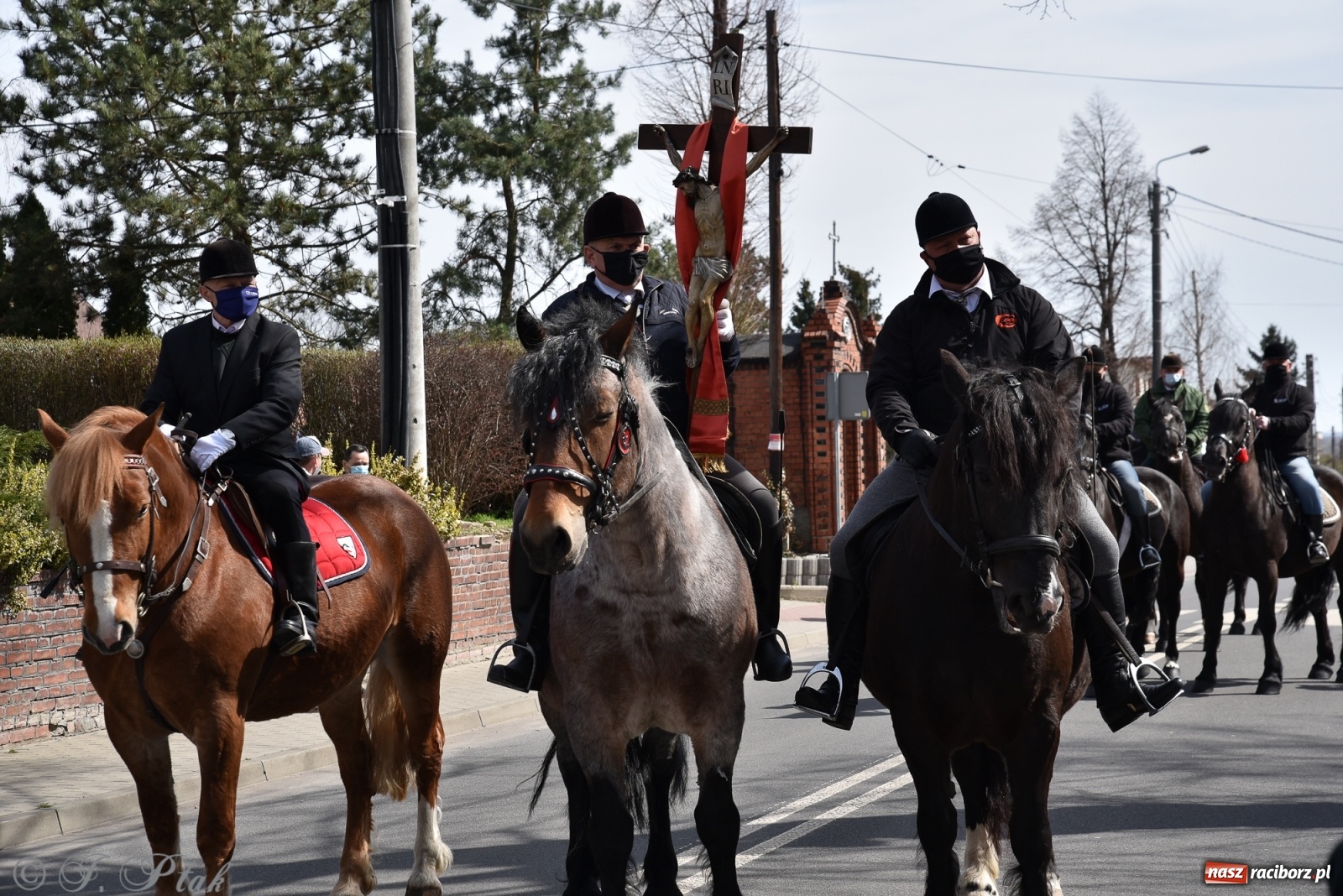 Zdjęcie w galerii na portalu naszraciborz.pl: Wielkanocne procesje konne w obiektywie [FOTO] wiadomości z regionu