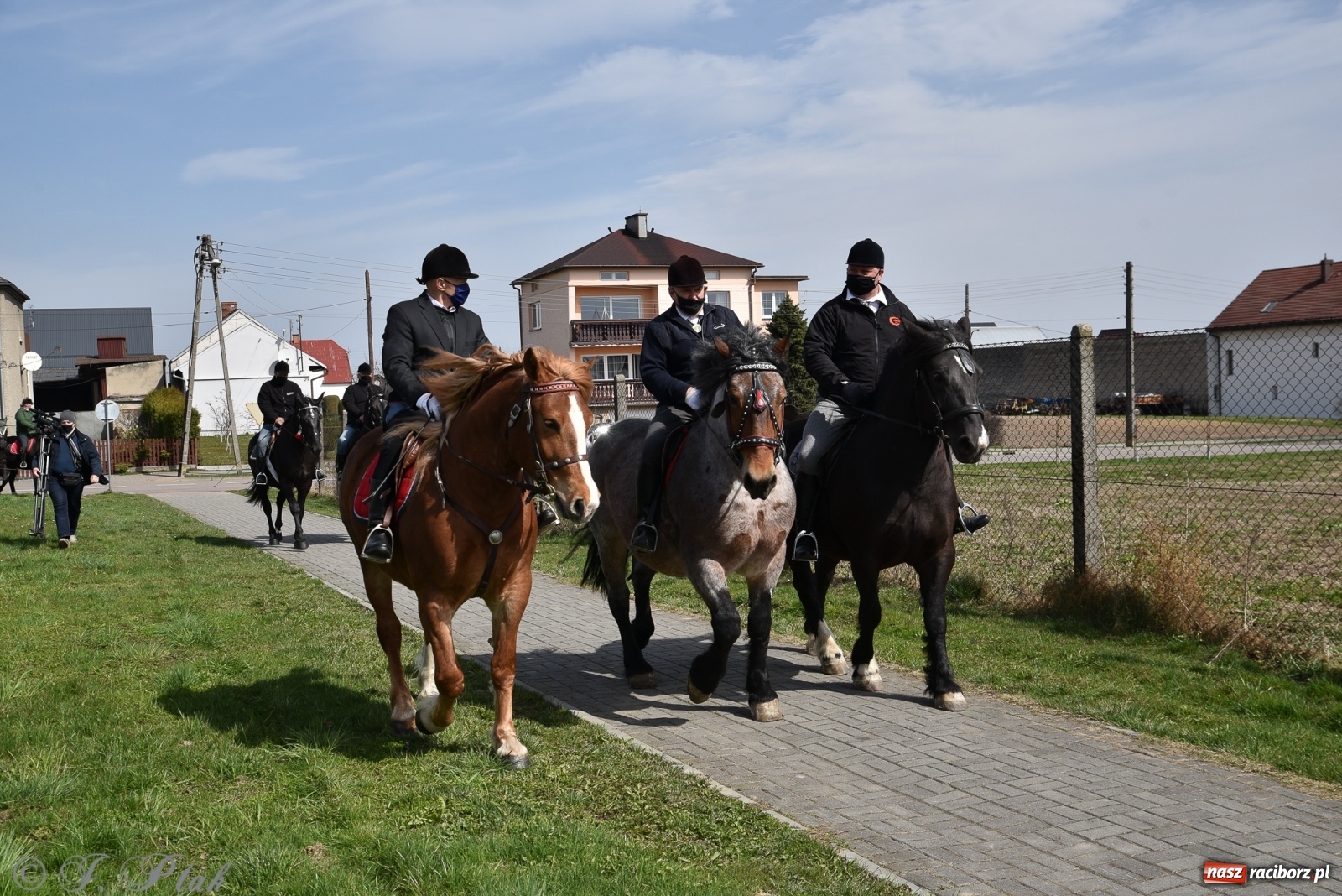 Zdjęcie w galerii na portalu naszraciborz.pl: Wielkanocne procesje konne w obiektywie [FOTO] wiadomości z regionu