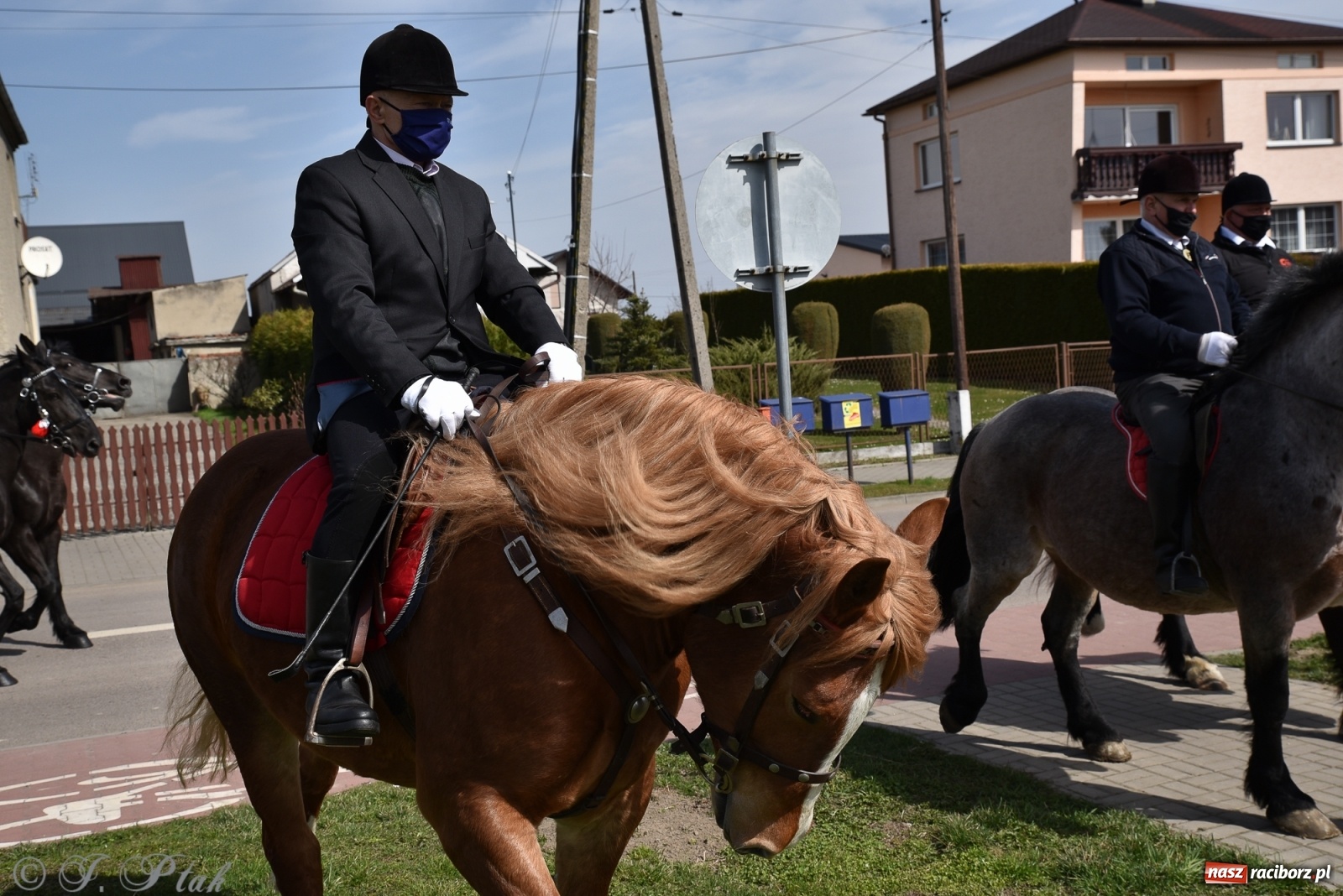 Zdjęcie w galerii na portalu naszraciborz.pl: Wielkanocne procesje konne w obiektywie [FOTO] wiadomości z regionu
