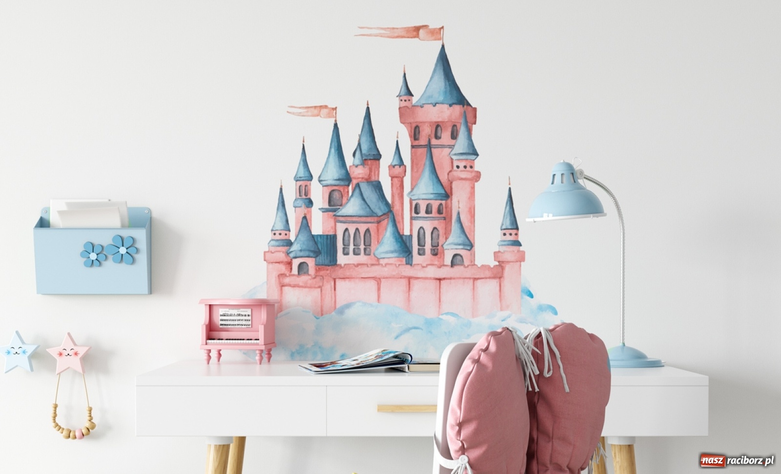 Zdjęcie w galerii na portalu naszraciborz.pl: Tapety, naklejki i plakaty, czyli pomysły na remont! wiadomości z regionu