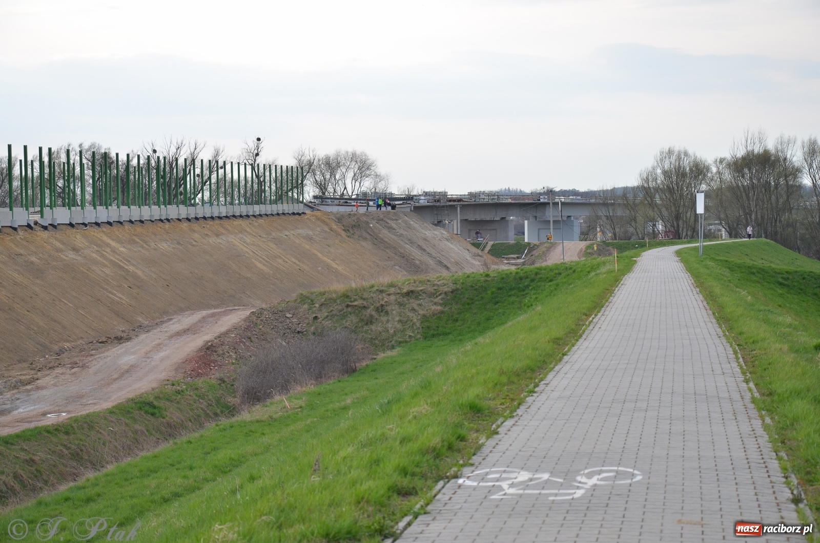 Zdjęcie w galerii na portalu naszraciborz.pl: Wschodnia obwodnica Raciborza rośnie jak na drożdżach [FOTO i WIDEO] wiadomości z regionu