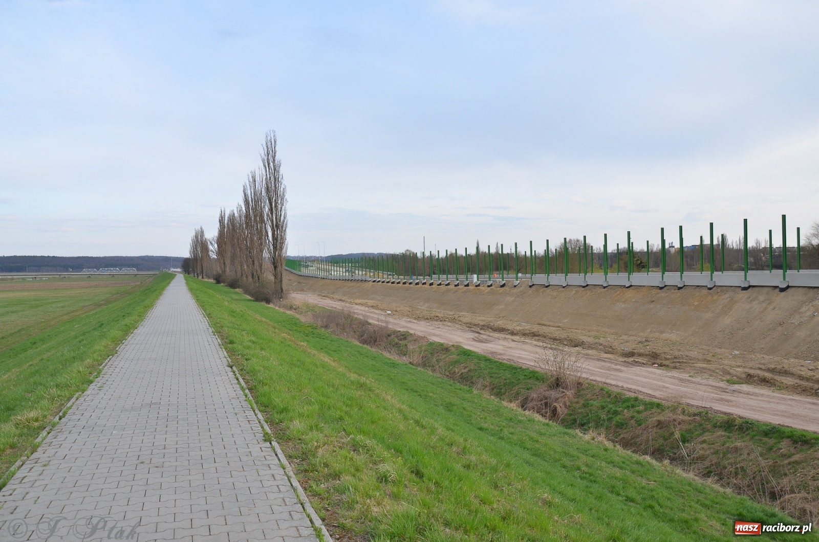 Zdjęcie w galerii na portalu naszraciborz.pl: Wschodnia obwodnica Raciborza rośnie jak na drożdżach [FOTO i WIDEO] wiadomości z regionu