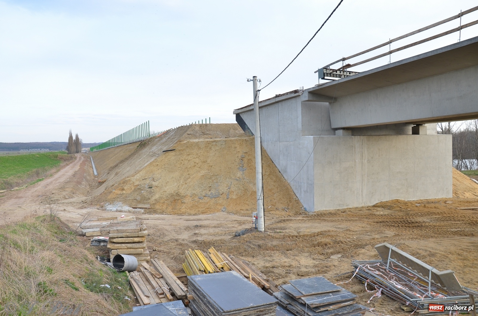 Zdjęcie w galerii na portalu naszraciborz.pl: Wschodnia obwodnica Raciborza rośnie jak na drożdżach [FOTO i WIDEO] wiadomości z regionu