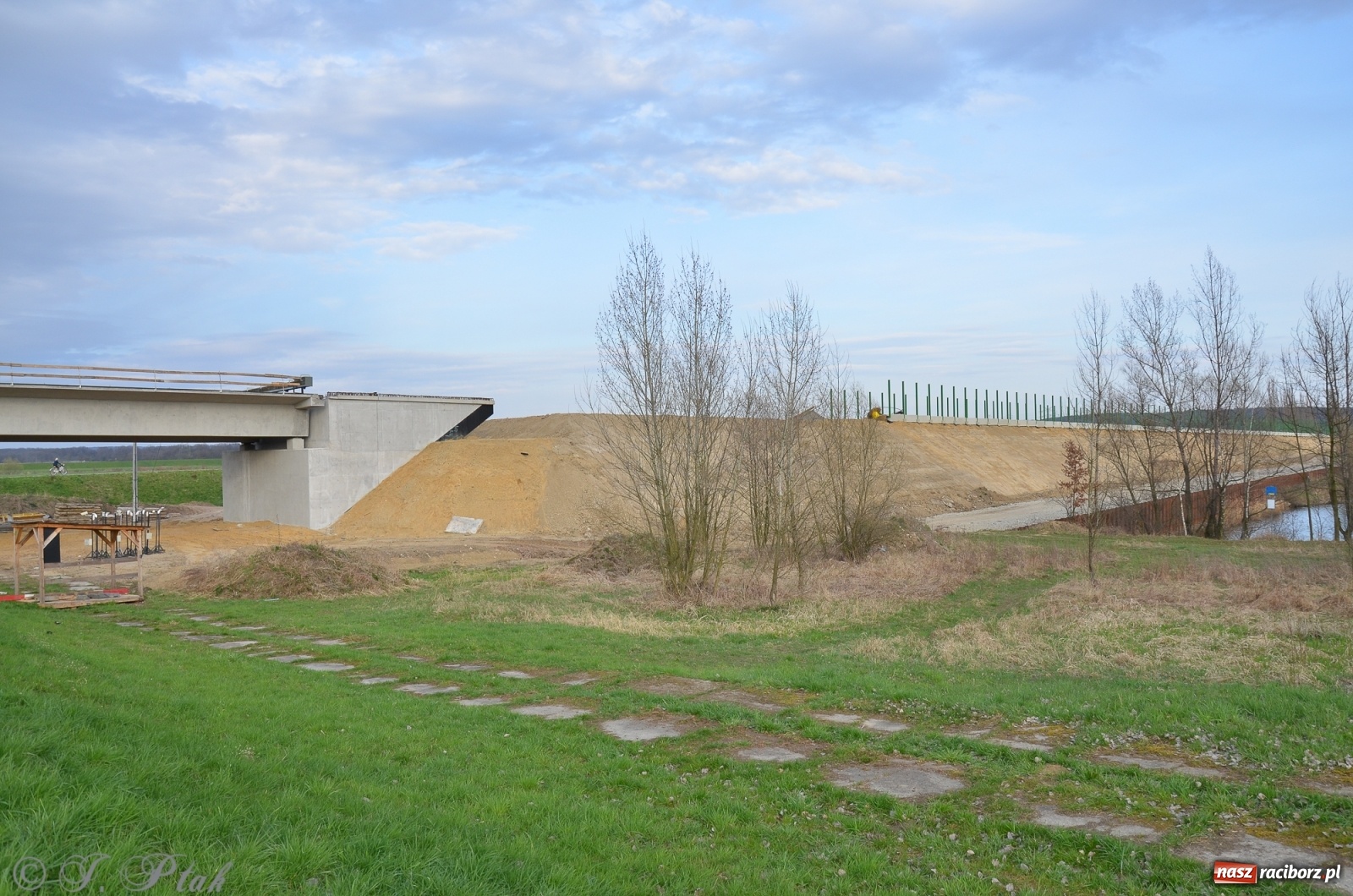 Zdjęcie w galerii na portalu naszraciborz.pl: Wschodnia obwodnica Raciborza rośnie jak na drożdżach [FOTO i WIDEO] wiadomości z regionu