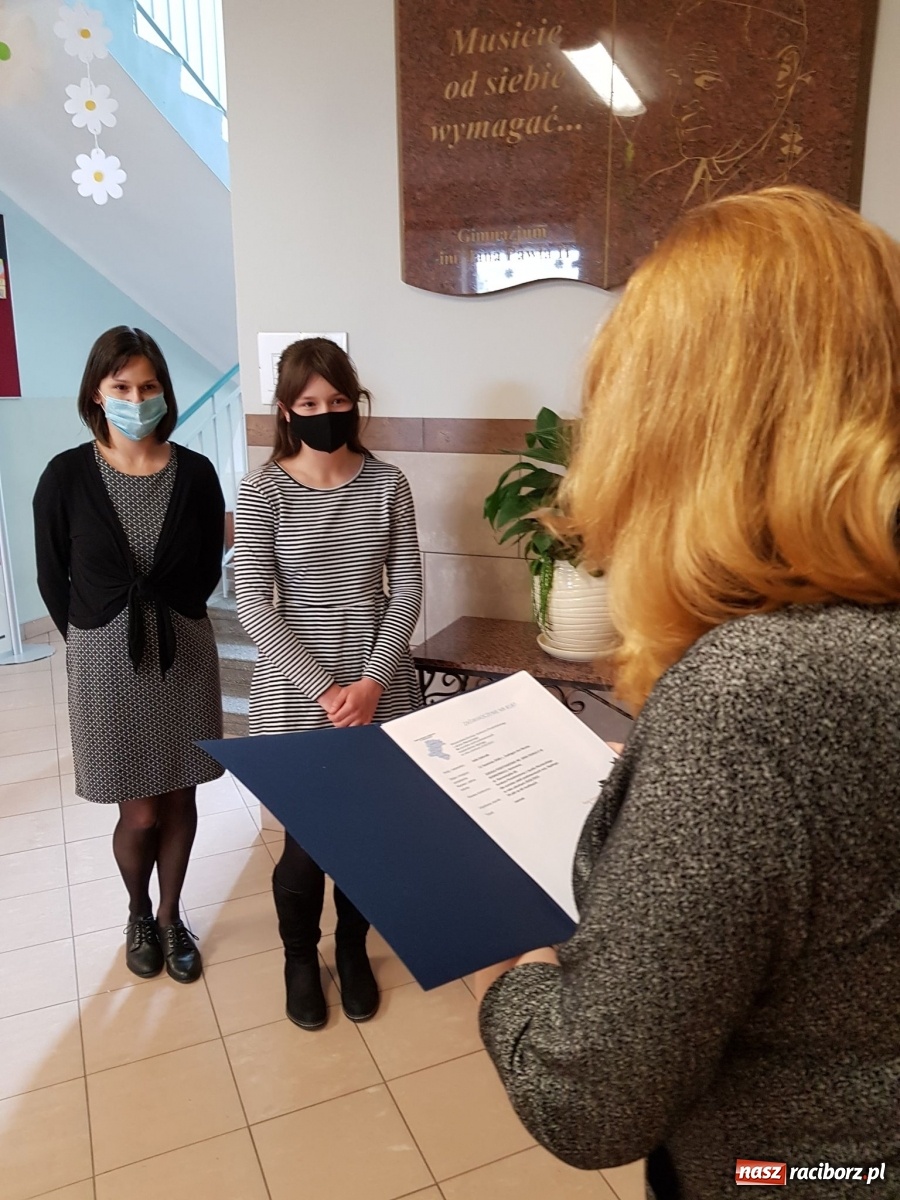 Zdjęcie w galerii na portalu naszraciborz.pl: Naukowe sukcesy Julii Sobczak wiadomości z regionu