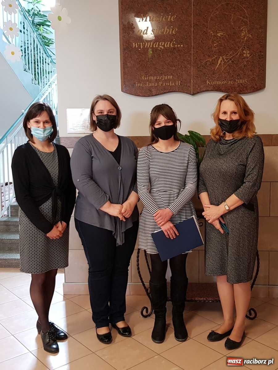 Zdjęcie w galerii na portalu naszraciborz.pl: Naukowe sukcesy Julii Sobczak wiadomości z regionu