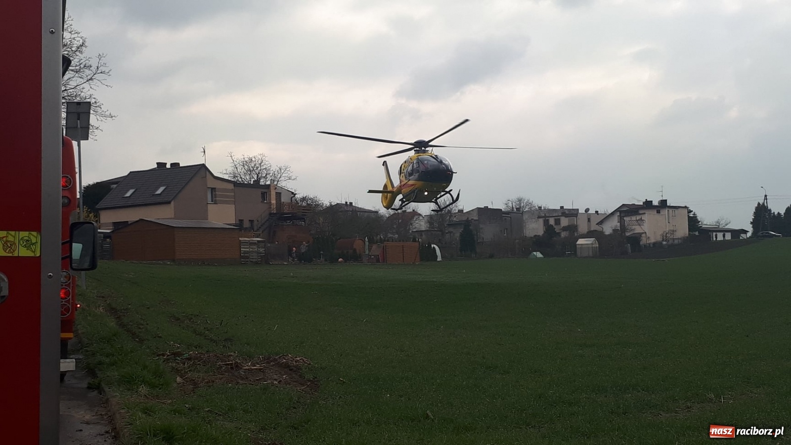 Zdjęcie w galerii na portalu naszraciborz.pl: Nie było wolnej karetki. Przyleciał śmigłowiec z Opola [FOTO] wiadomości z regionu