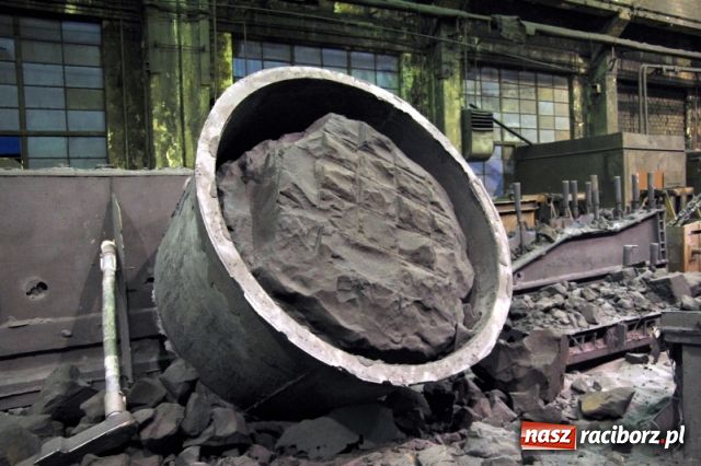 Zdjęcie w galerii na portalu naszraciborz.pl: Odlali rekordowy garnek żeliwny wiadomości z regionu