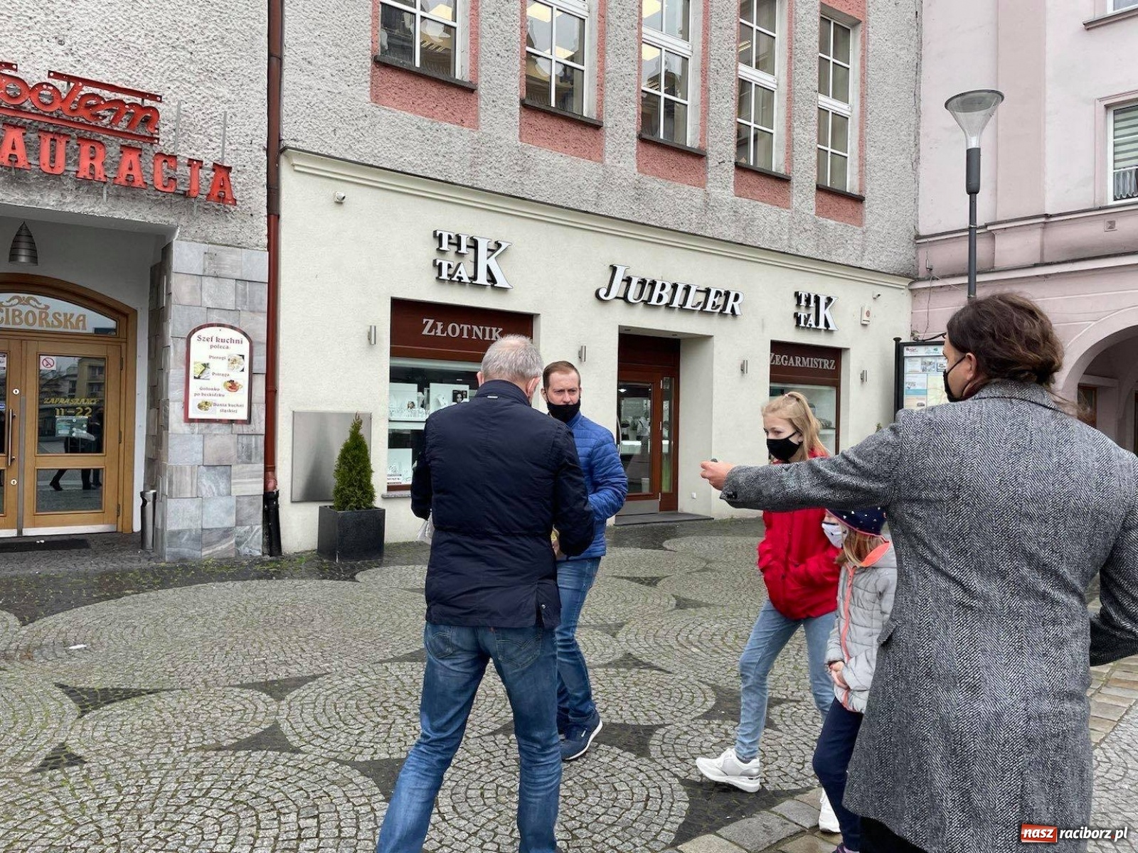 Zdjęcie w galerii na portalu naszraciborz.pl: Brukselskie prezenty europosła Kohuta [FOTO] wiadomości z regionu