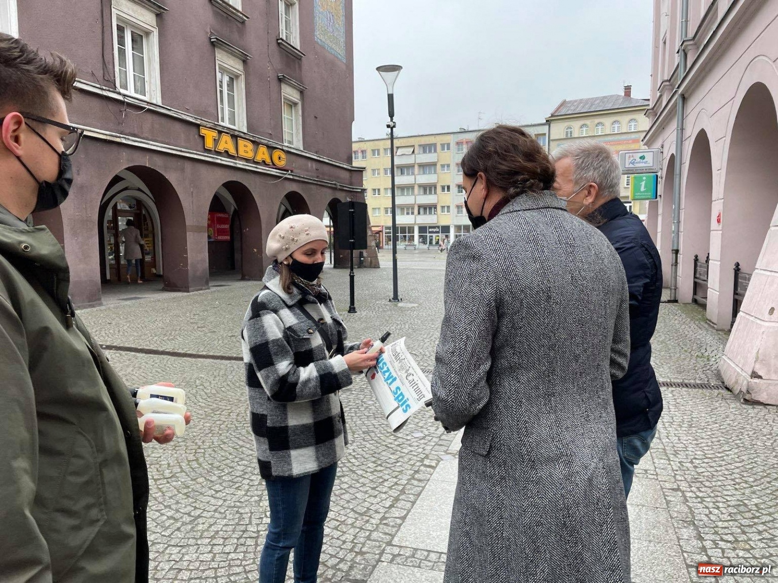 Zdjęcie w galerii na portalu naszraciborz.pl: Brukselskie prezenty europosła Kohuta [FOTO] wiadomości z regionu