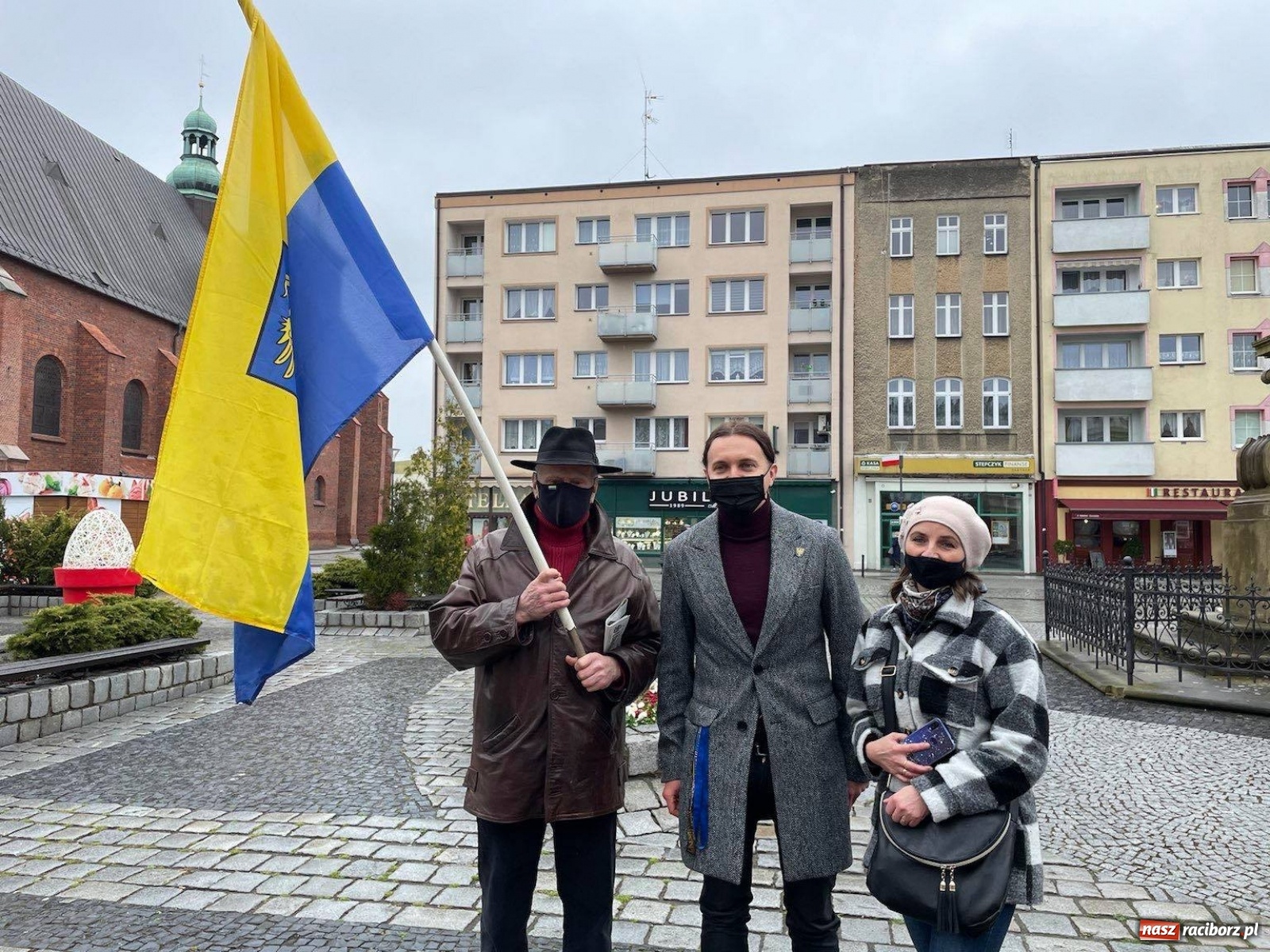 Zdjęcie w galerii na portalu naszraciborz.pl: Brukselskie prezenty europosła Kohuta [FOTO] wiadomości z regionu