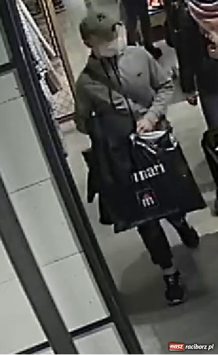 Zdjęcie w galerii na portalu naszraciborz.pl: Policja publikuje zdjęcia podejrzanego o kradzież wiadomości z regionu