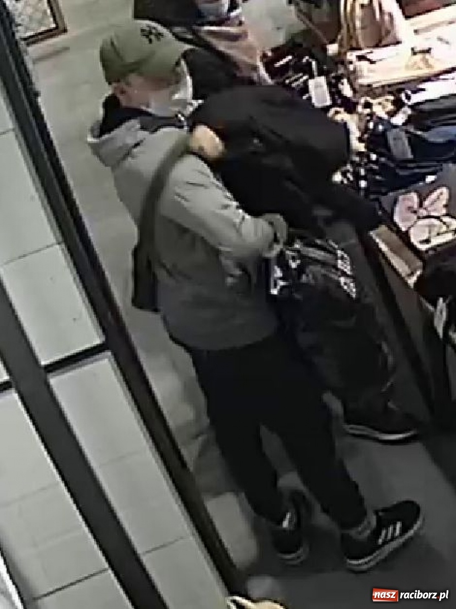 Zdjęcie w galerii na portalu naszraciborz.pl: Policja publikuje zdjęcia podejrzanego o kradzież wiadomości z regionu