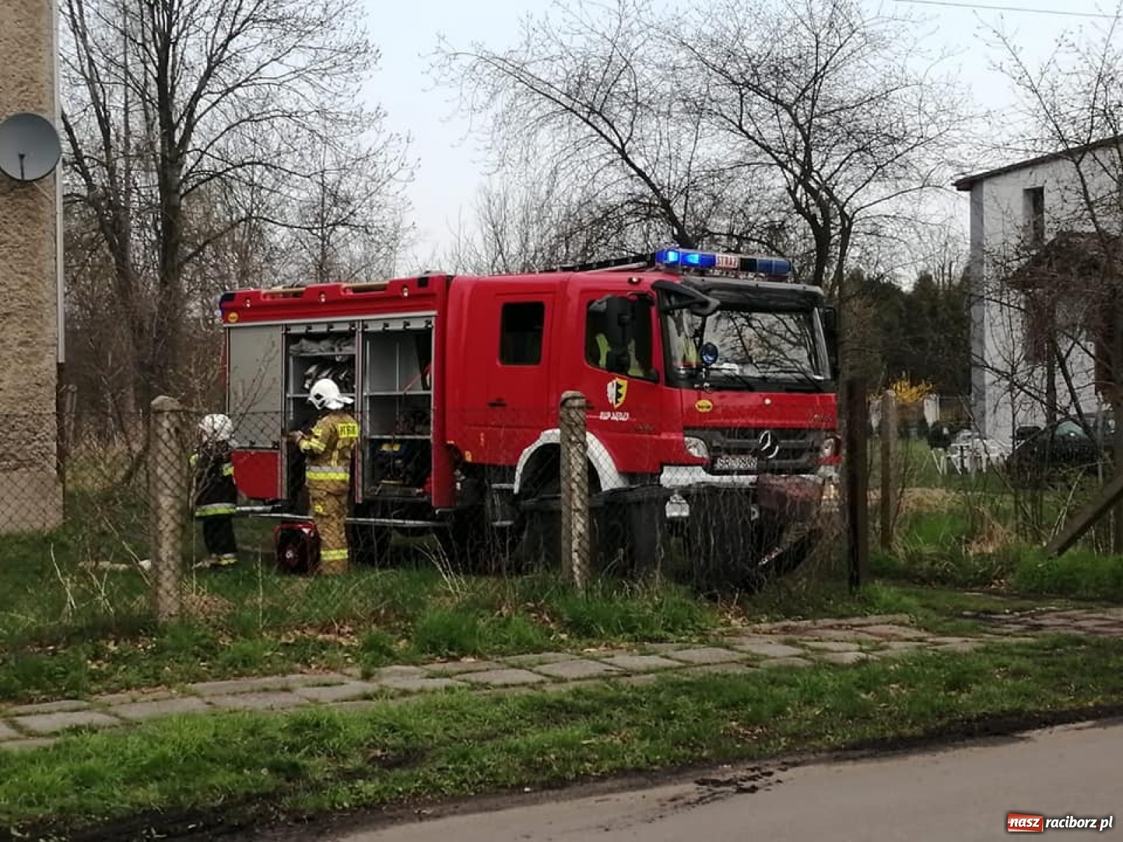 Zdjęcie w galerii na portalu naszraciborz.pl: Gęsty dym w mieszkaniu przy Jesionowej w Nędzy. Pomogły pracowniczki OPS wiadomości z regionu