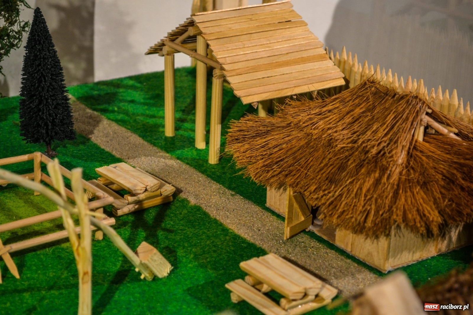Zdjęcie w galerii na portalu naszraciborz.pl: Tak docelowo ma wyglądać średniowieczny gród pod Oborą wiadomości z regionu