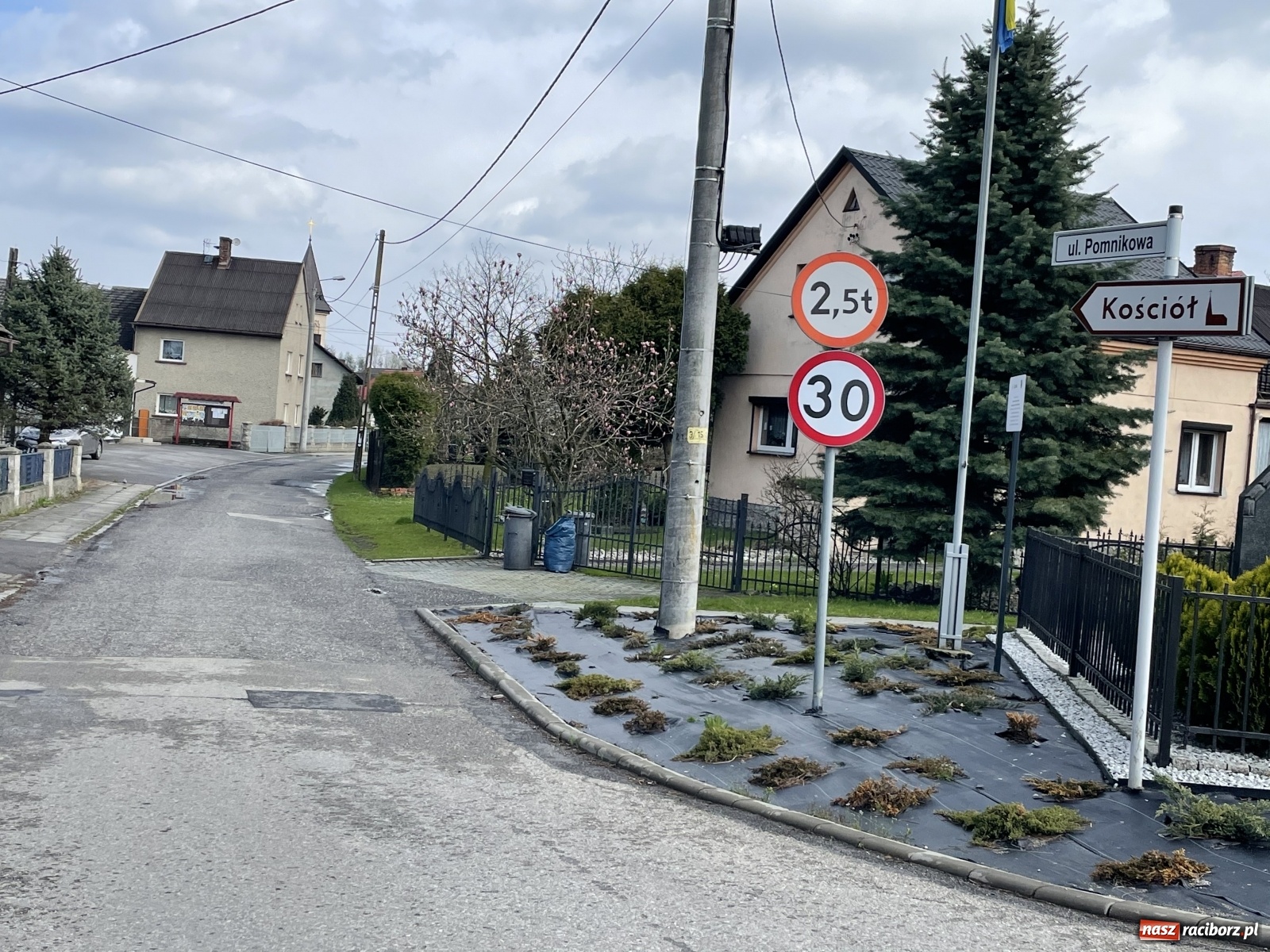 Zdjęcie w galerii na portalu naszraciborz.pl: Gmina Krzyżanowice dostała rządowe pieniądze na drogę w Roszkowie wiadomości z regionu