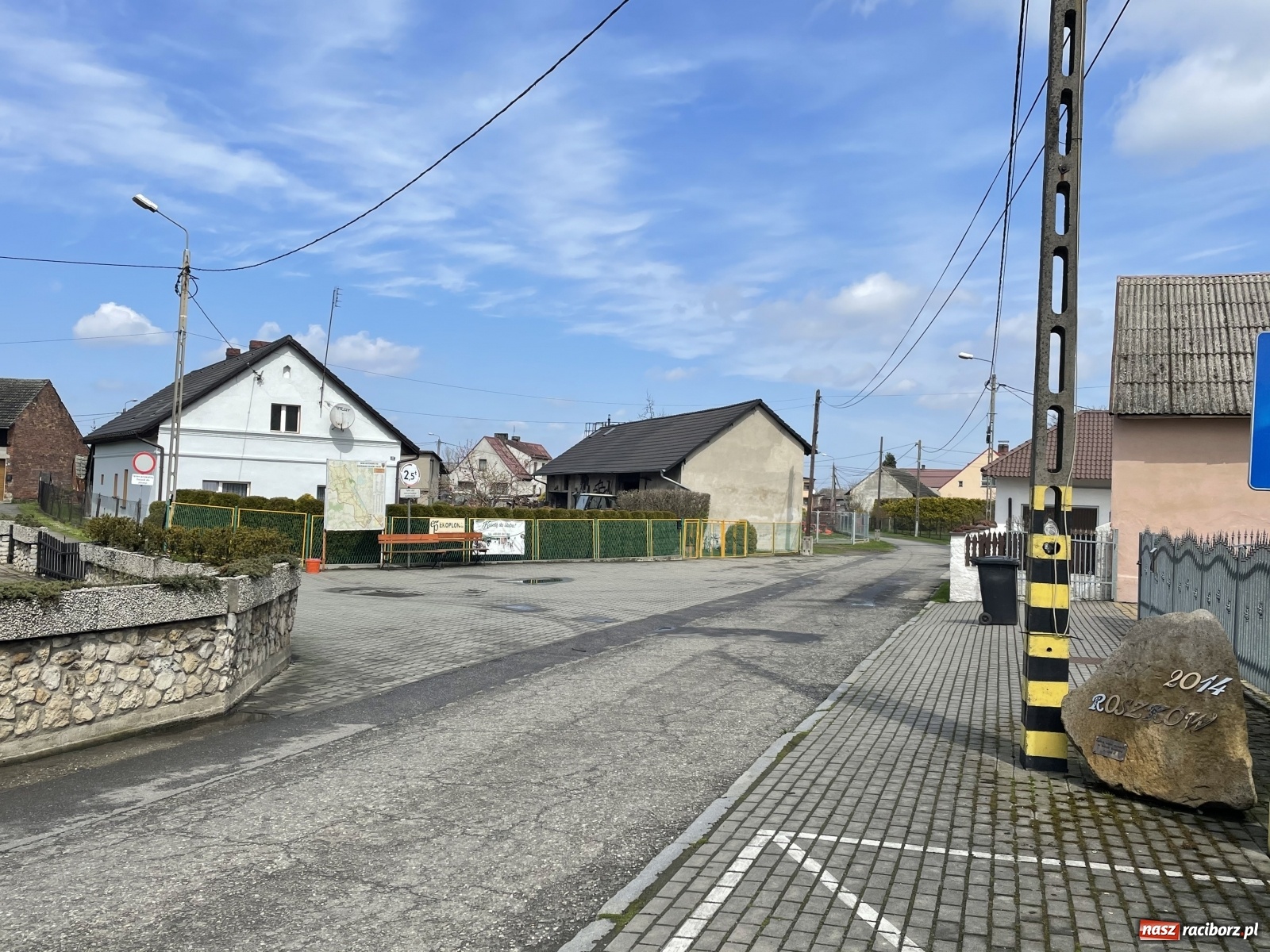 Zdjęcie w galerii na portalu naszraciborz.pl: Gmina Krzyżanowice dostała rządowe pieniądze na drogę w Roszkowie wiadomości z regionu