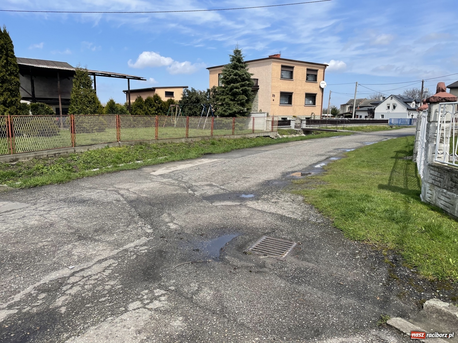 Zdjęcie w galerii na portalu naszraciborz.pl: Gmina Krzyżanowice dostała rządowe pieniądze na drogę w Roszkowie wiadomości z regionu