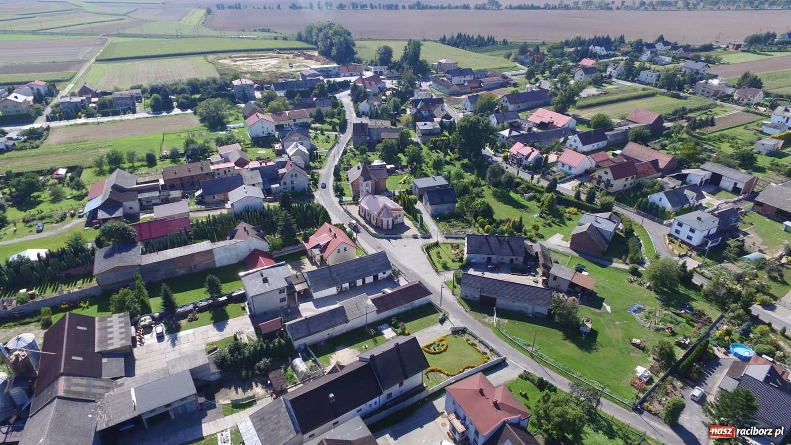 Zdjęcie w galerii na portalu naszraciborz.pl: Gmina Krzyżanowice dostała rządowe pieniądze na drogę w Roszkowie wiadomości z regionu