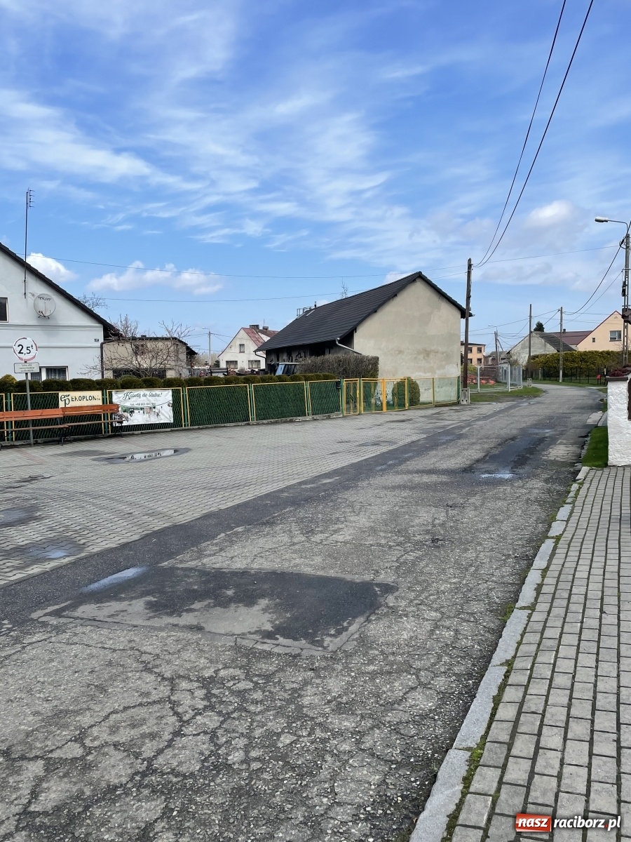 Zdjęcie w galerii na portalu naszraciborz.pl: Gmina Krzyżanowice dostała rządowe pieniądze na drogę w Roszkowie wiadomości z regionu