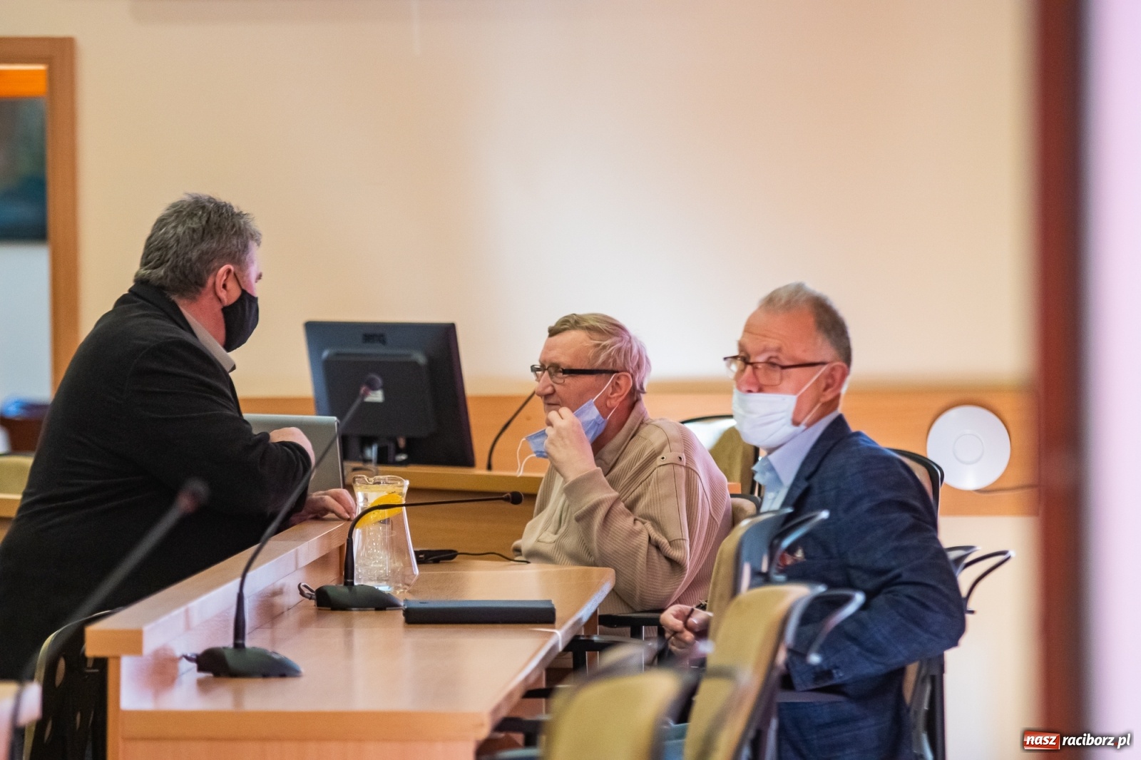 Zdjęcie w galerii na portalu naszraciborz.pl: Deficyt szybko rośnie. Obradowała komisja gospodarki wiadomości z regionu