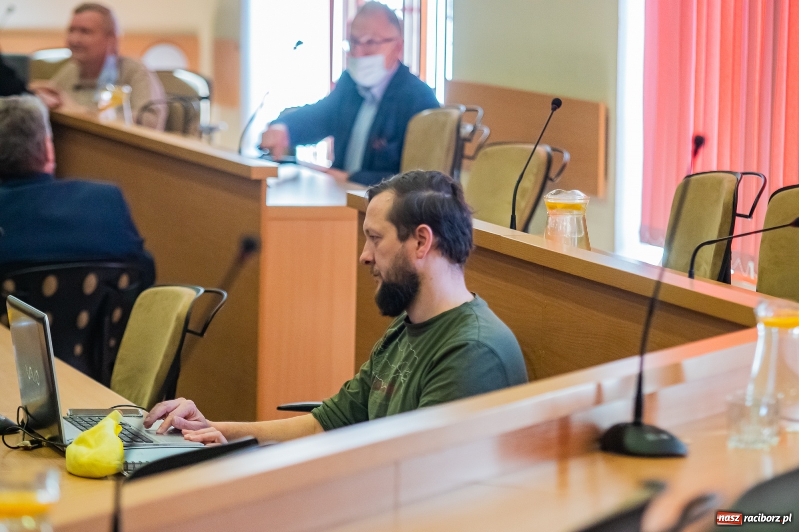 Zdjęcie w galerii na portalu naszraciborz.pl: Deficyt szybko rośnie. Obradowała komisja gospodarki wiadomości z regionu