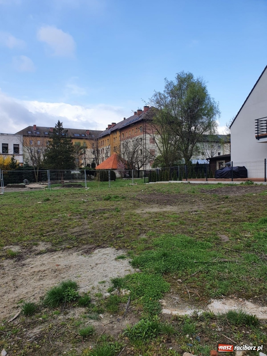 Zdjęcie w galerii na portalu naszraciborz.pl: Przedszkolaki z Kochanowskiego będą miały dwa place zabaw wiadomości z regionu