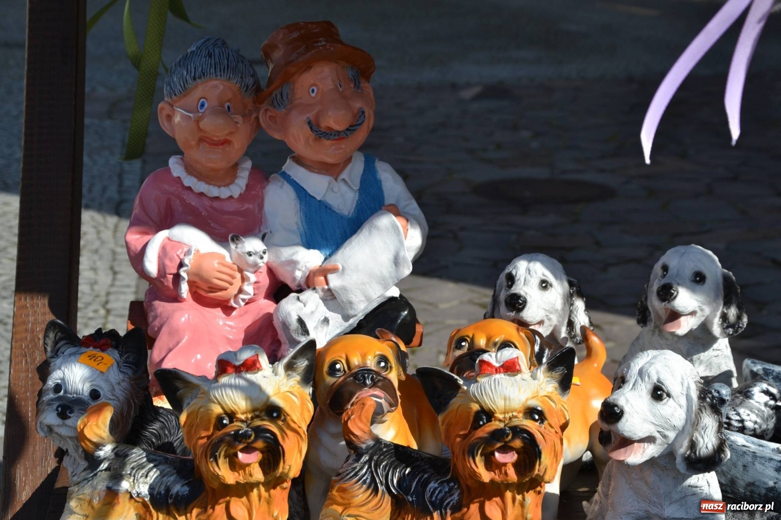 Zdjęcie w galerii na portalu naszraciborz.pl: Zamkowy jarmark kwiatów przyciągnął tłumy [WIDEO] wiadomości z regionu