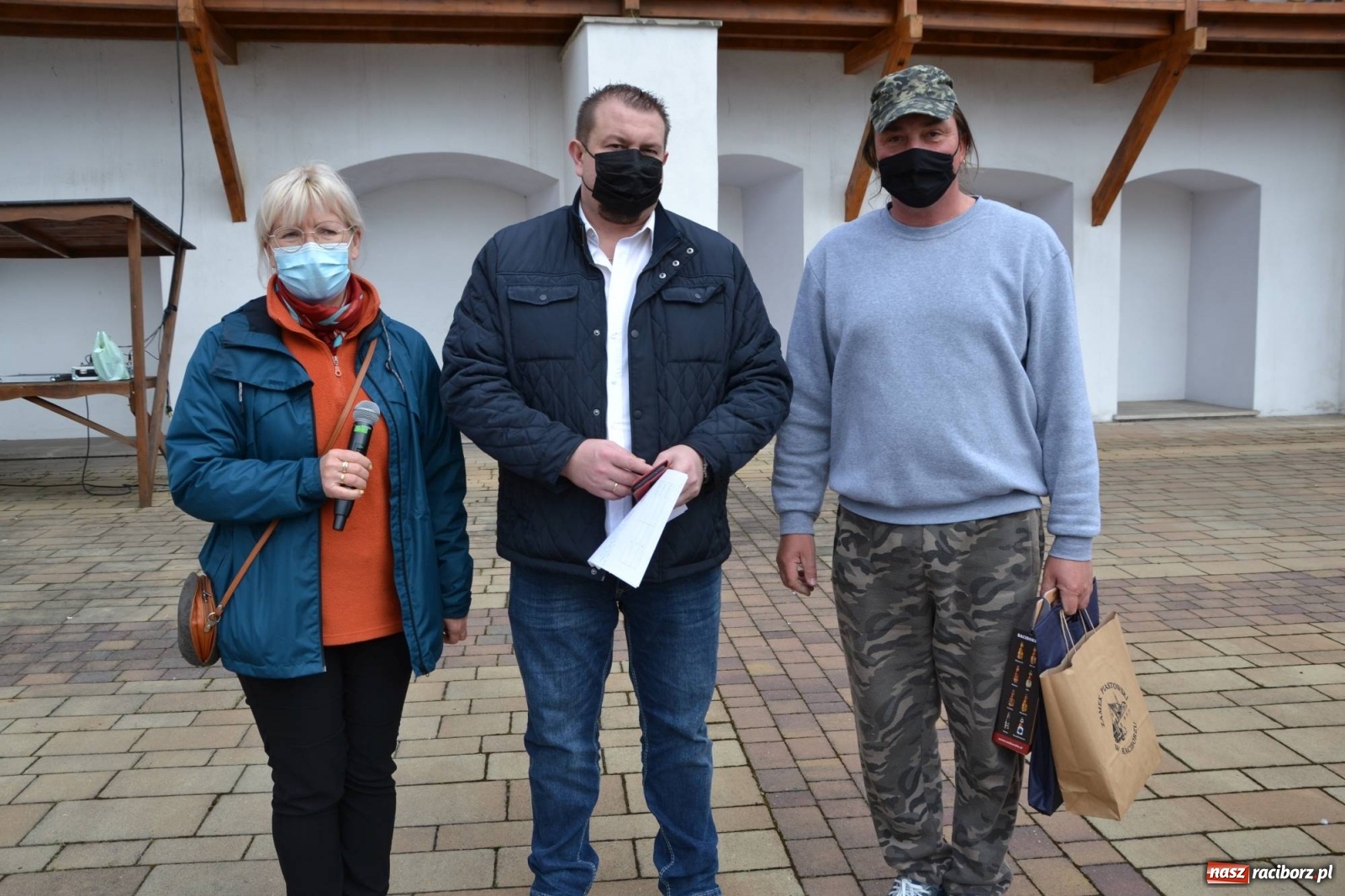 Zdjęcie w galerii na portalu naszraciborz.pl: Zamkowy jarmark kwiatów przyciągnął tłumy [WIDEO] wiadomości z regionu