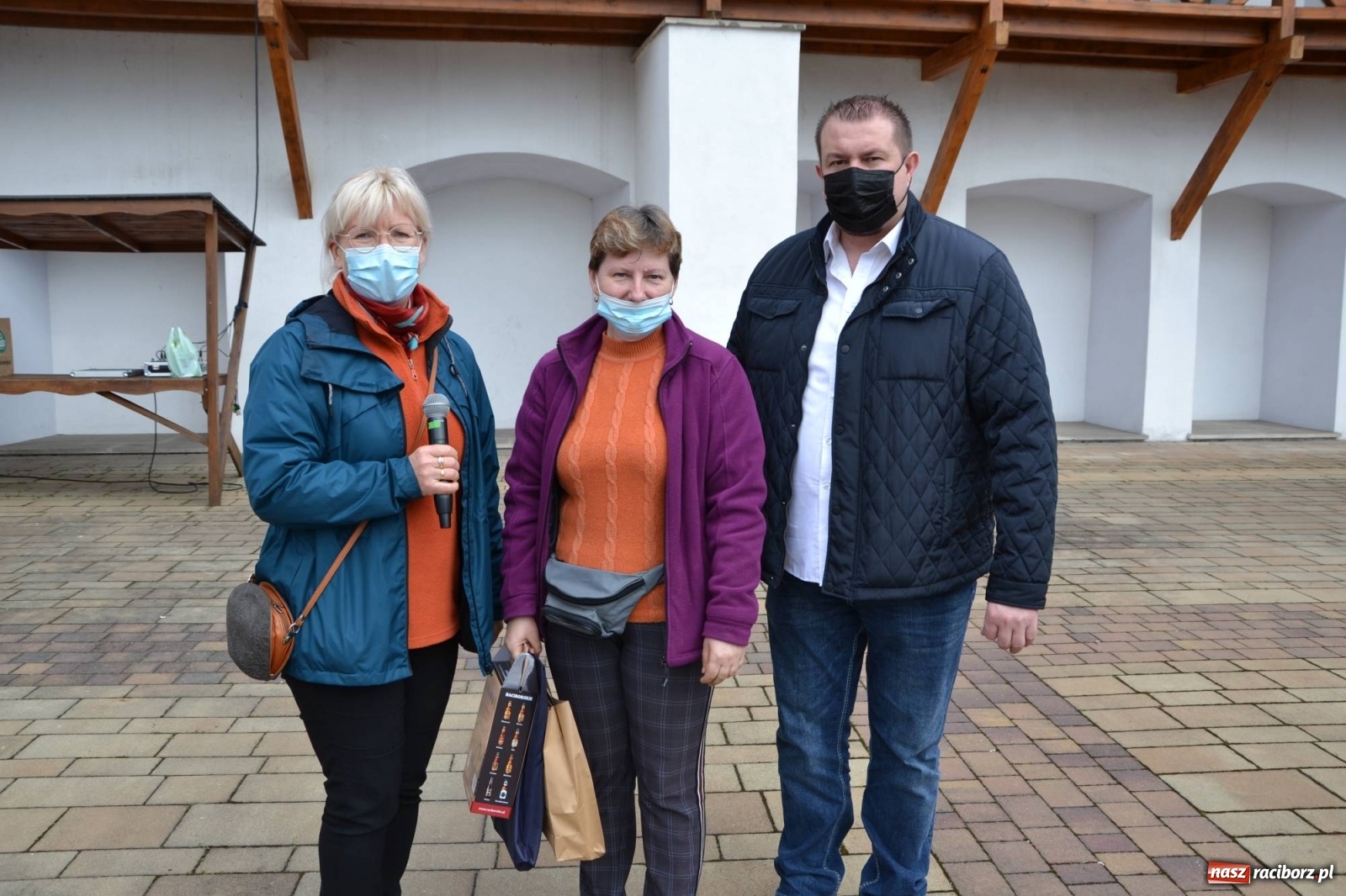 Zdjęcie w galerii na portalu naszraciborz.pl: Zamkowy jarmark kwiatów przyciągnął tłumy [WIDEO] wiadomości z regionu
