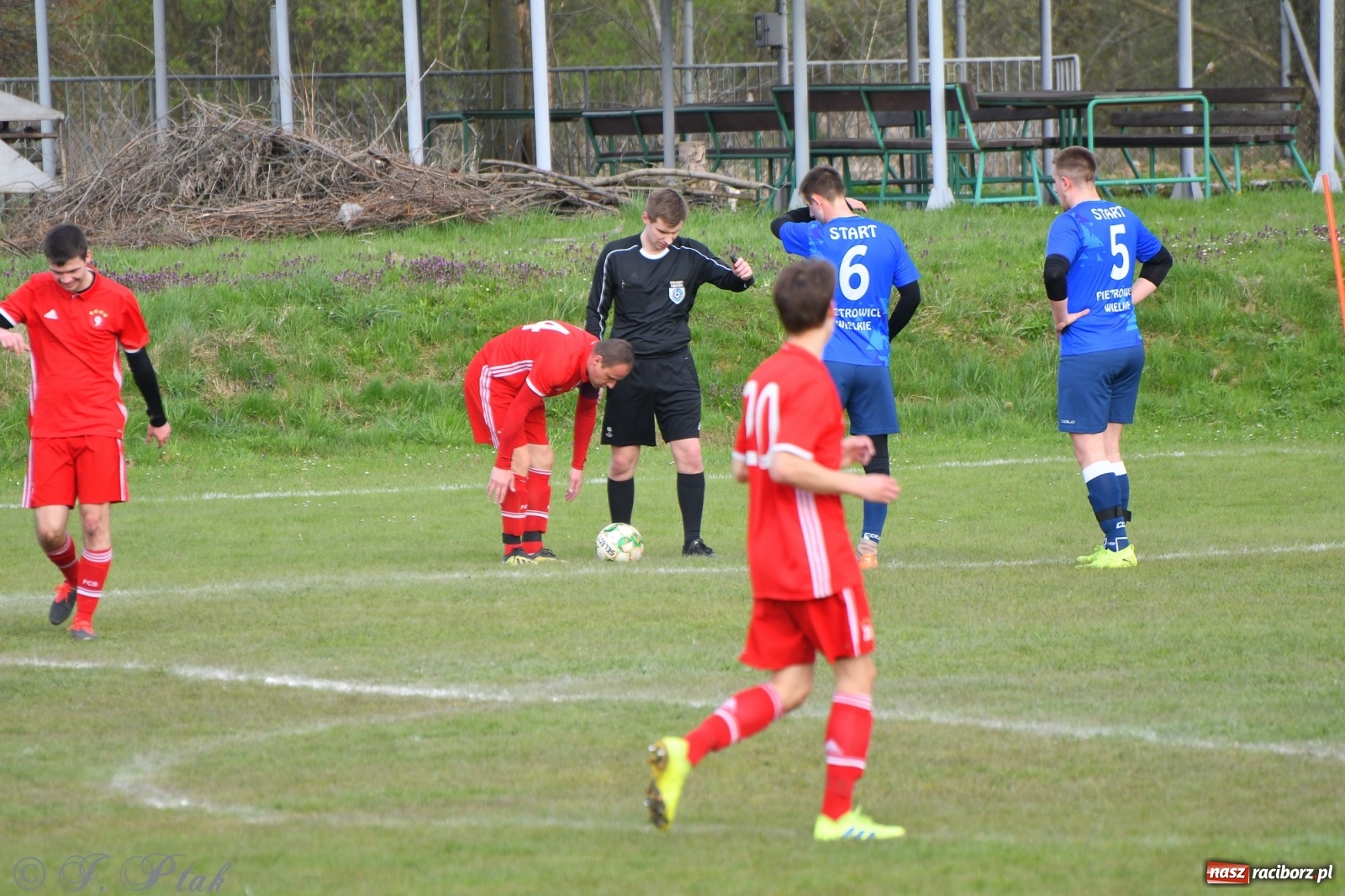 Zdjęcie w galerii na portalu naszraciborz.pl: Lider z Raszczyc mocniejszy od Pietrowic Wielkich wiadomości z regionu