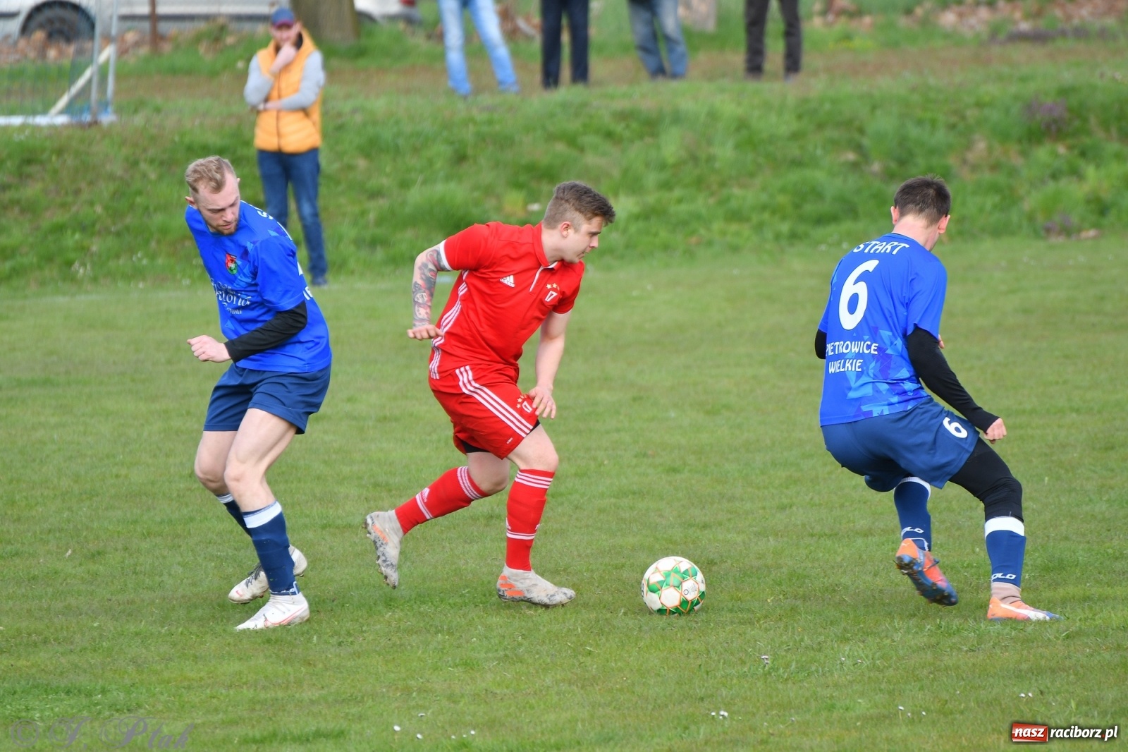 Zdjęcie w galerii na portalu naszraciborz.pl: Lider z Raszczyc mocniejszy od Pietrowic Wielkich wiadomości z regionu