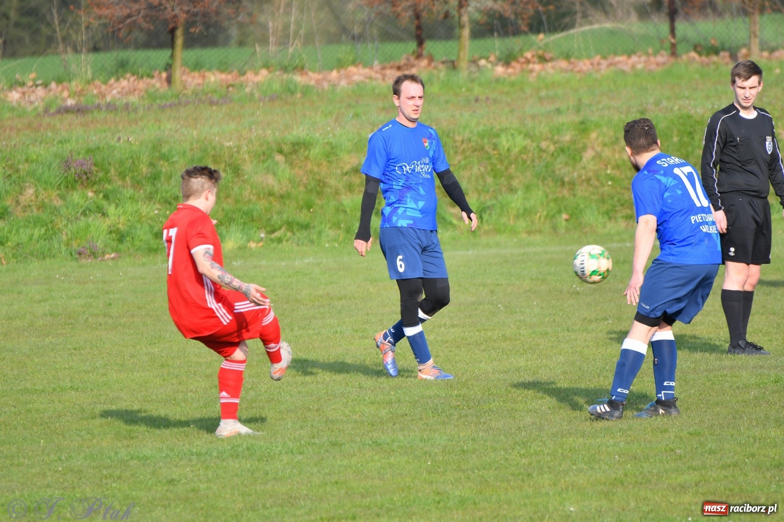 Zdjęcie w galerii na portalu naszraciborz.pl: Lider z Raszczyc mocniejszy od Pietrowic Wielkich wiadomości z regionu