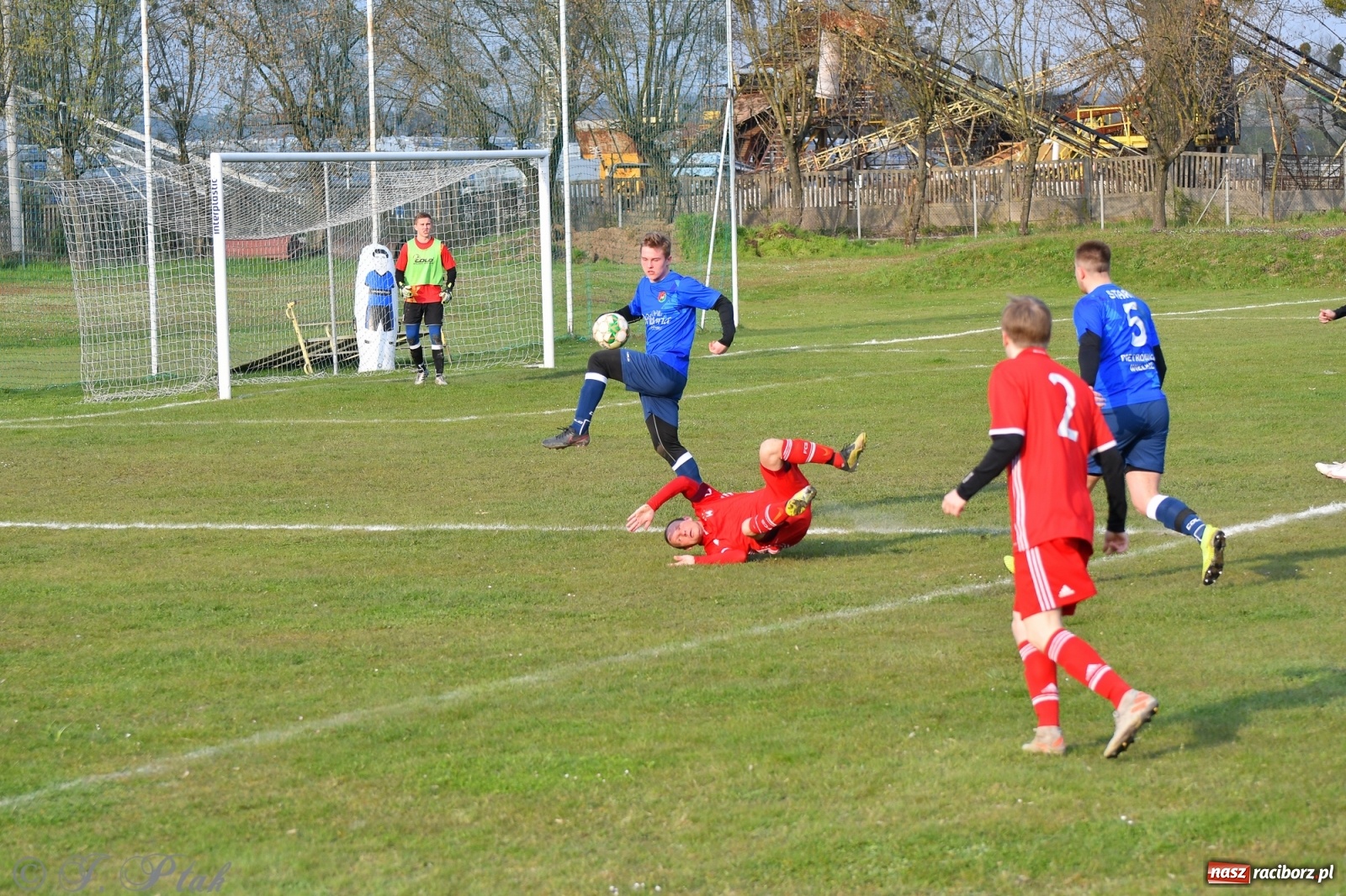 Zdjęcie w galerii na portalu naszraciborz.pl: Lider z Raszczyc mocniejszy od Pietrowic Wielkich wiadomości z regionu