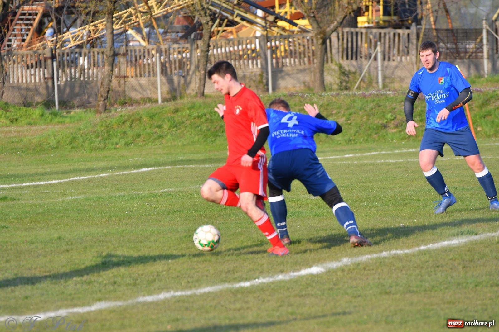 Zdjęcie w galerii na portalu naszraciborz.pl: Lider z Raszczyc mocniejszy od Pietrowic Wielkich wiadomości z regionu