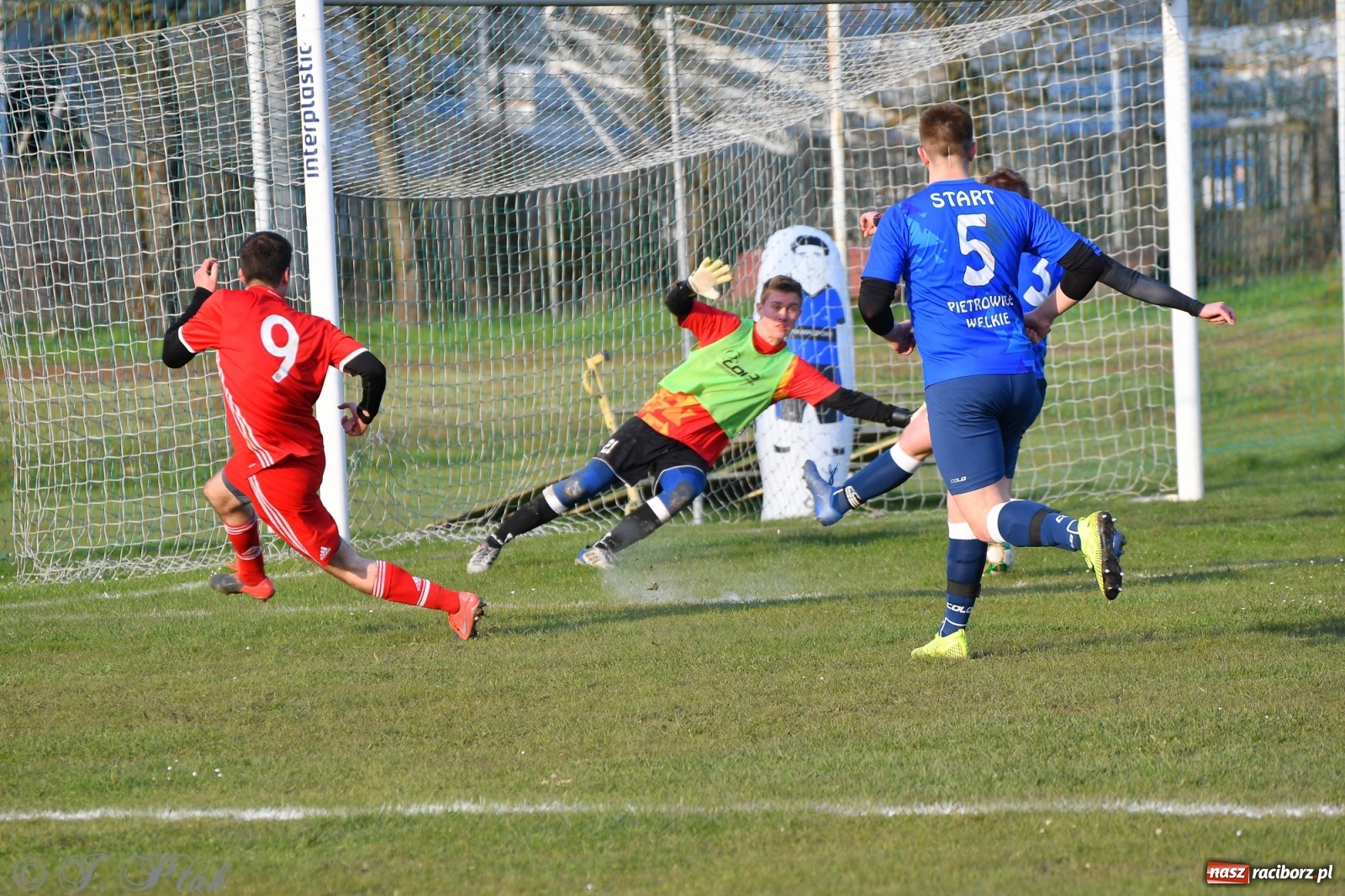 Zdjęcie w galerii na portalu naszraciborz.pl: Lider z Raszczyc mocniejszy od Pietrowic Wielkich wiadomości z regionu