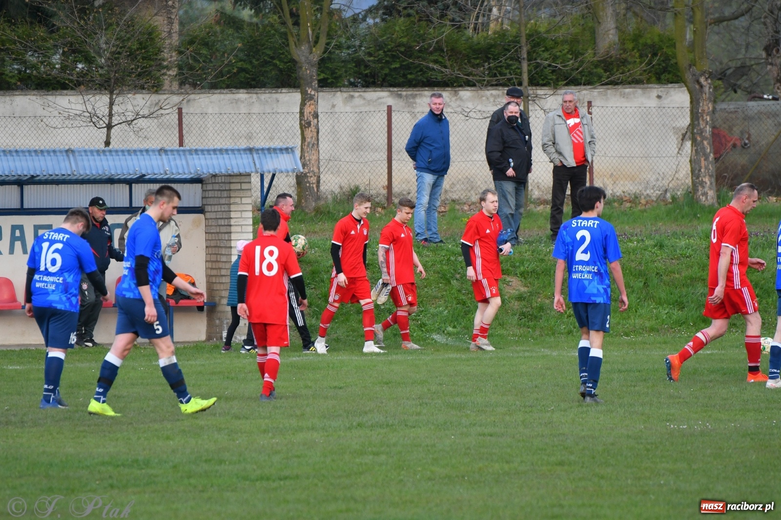 Zdjęcie w galerii na portalu naszraciborz.pl: Lider z Raszczyc mocniejszy od Pietrowic Wielkich wiadomości z regionu