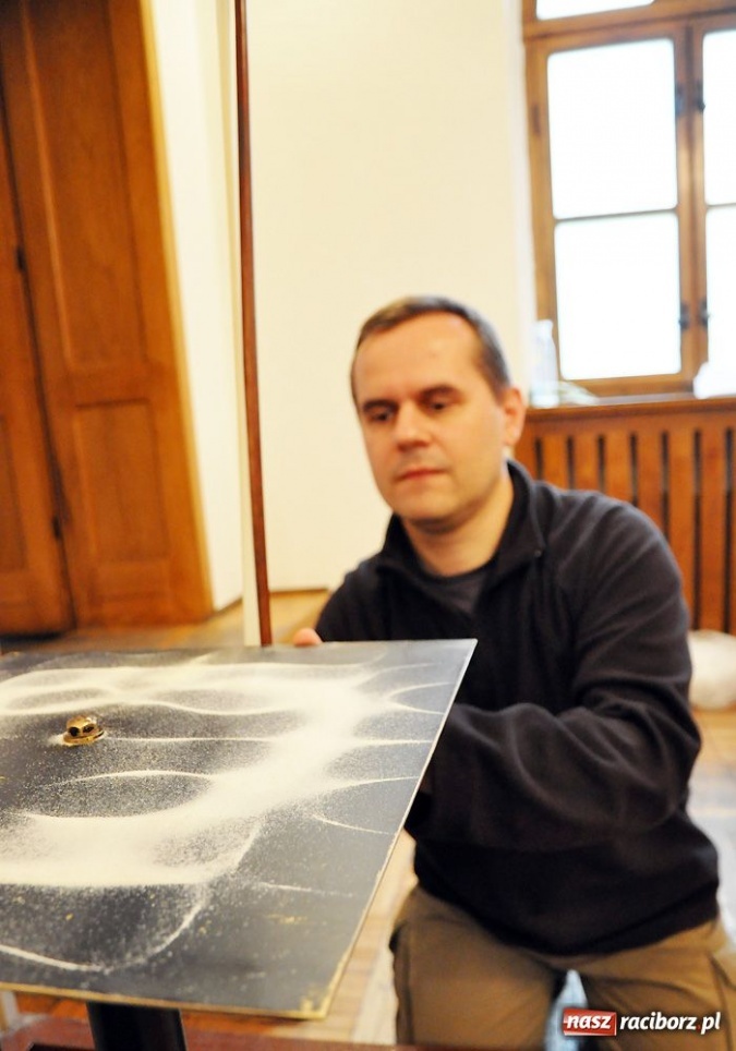 Zdjęcie w galerii na portalu naszraciborz.pl: Na tej wystawie trzeba krzyczeć wiadomości z regionu