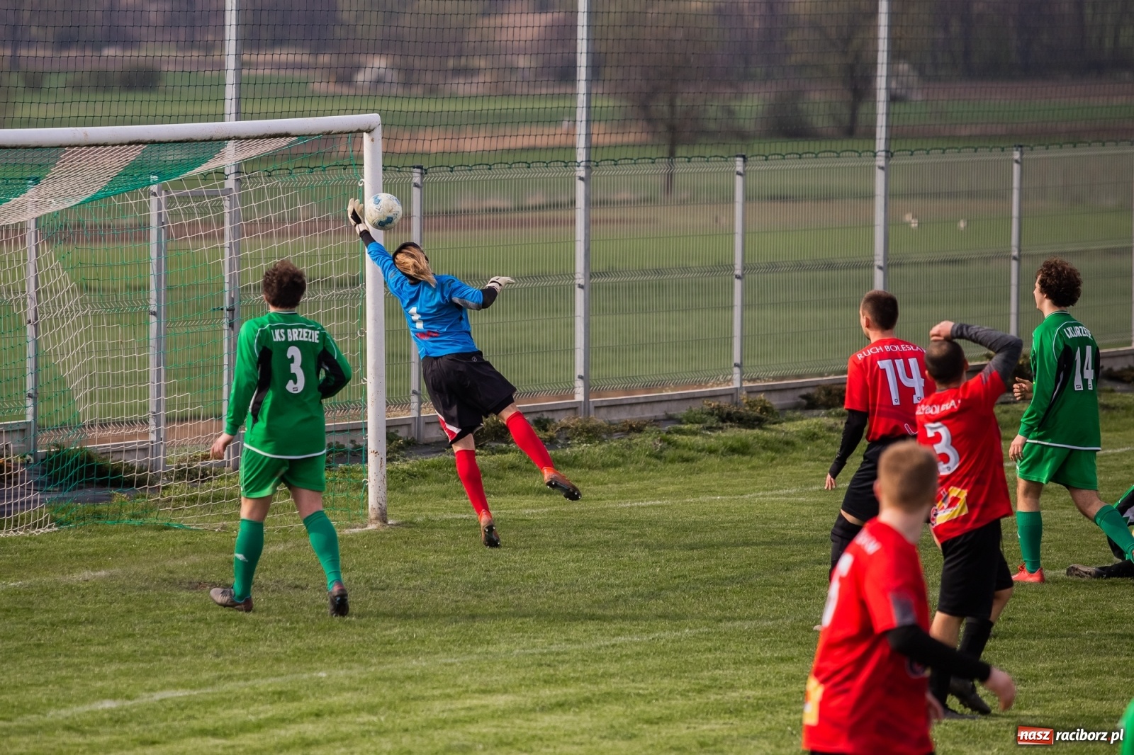 Zdjęcie w galerii na portalu naszraciborz.pl: C klasa. Ruch lepszy na starcie rundy wiosennej [FOTO] wiadomości z regionu