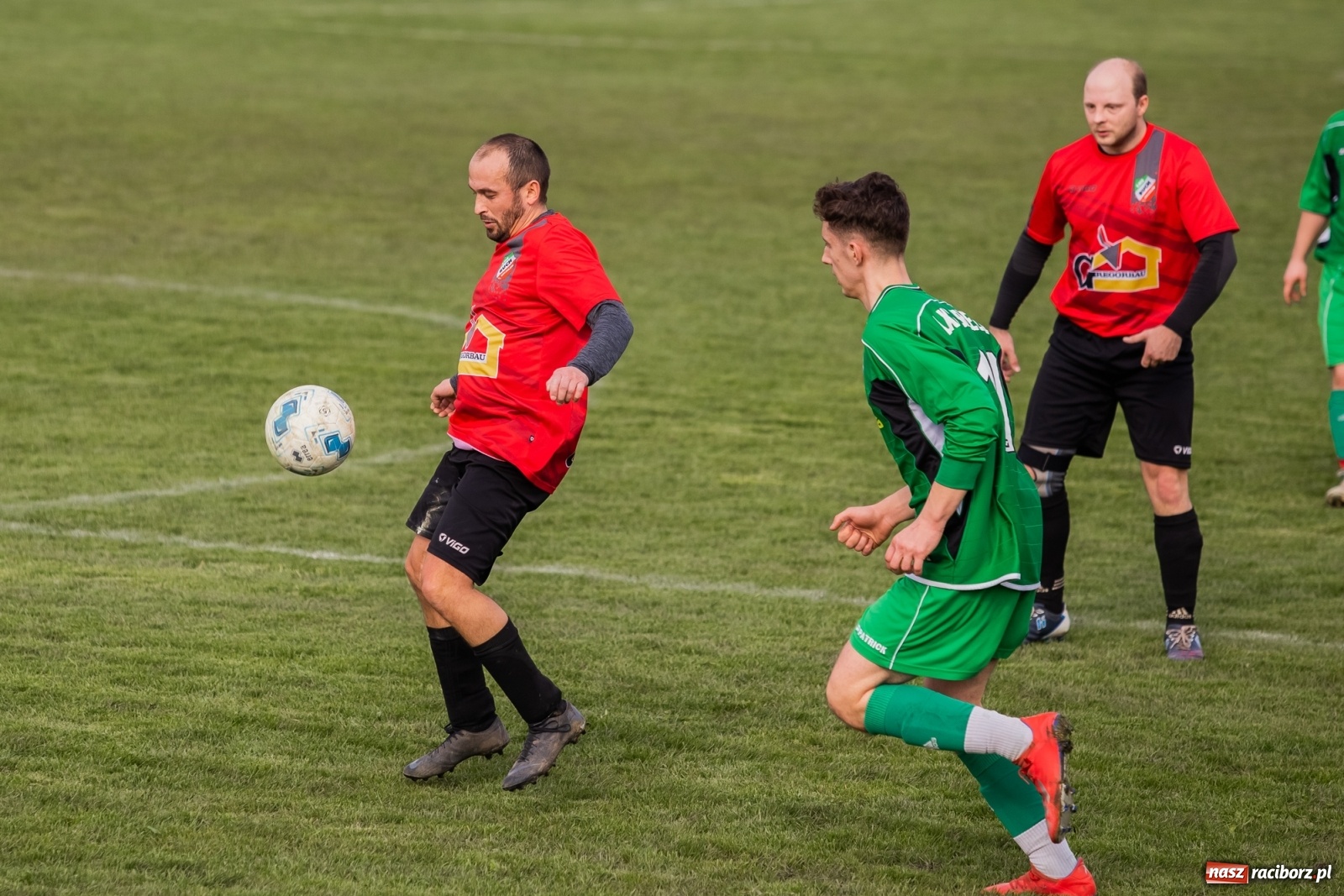 Zdjęcie w galerii na portalu naszraciborz.pl: C klasa. Ruch lepszy na starcie rundy wiosennej [FOTO] wiadomości z regionu