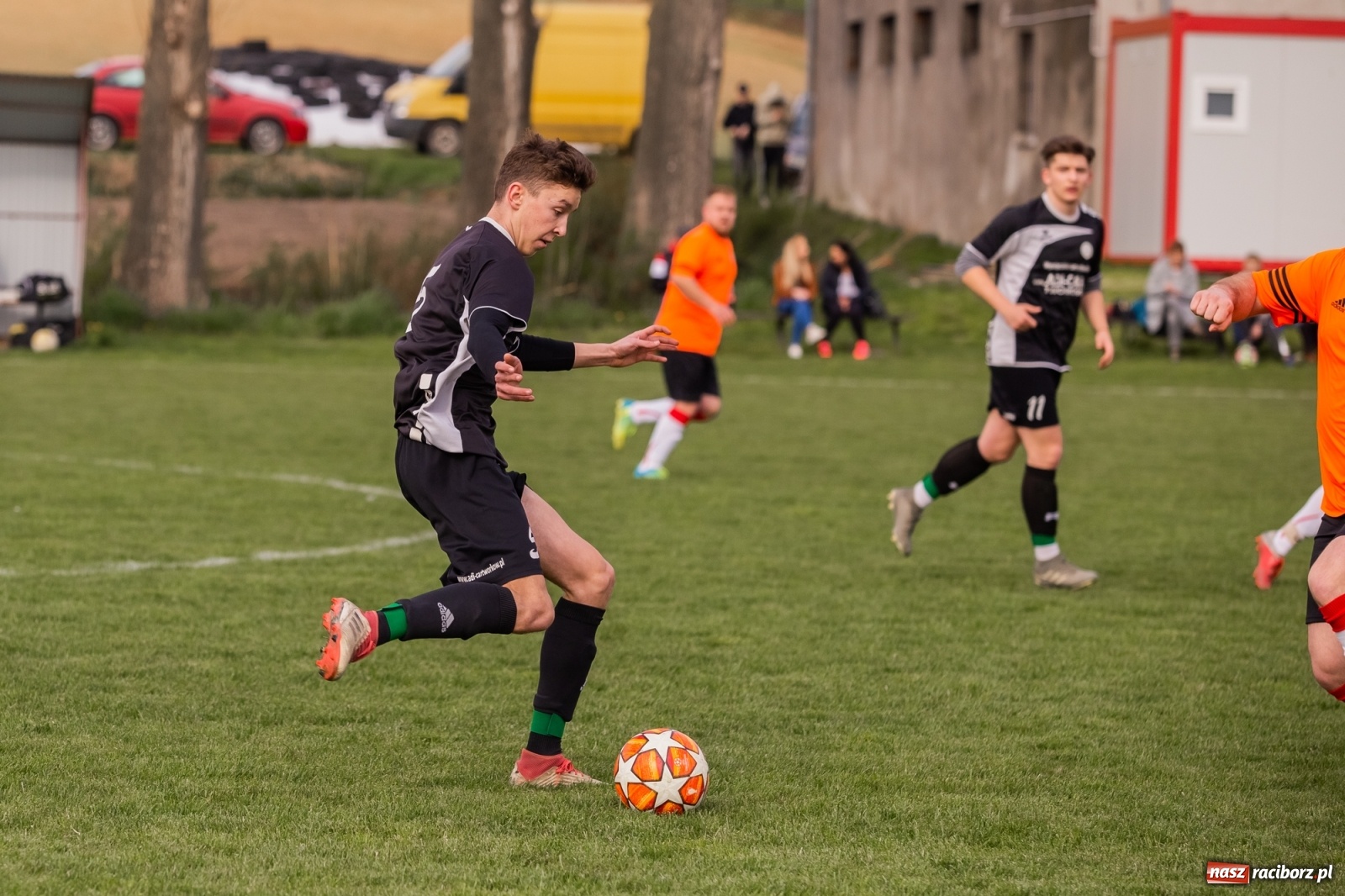 Zdjęcie w galerii na portalu naszraciborz.pl: Cztery gole w trzynaście minut. Artur Leśniak prawie jak Robert Lewandowski [FOTO] wiadomości z regionu