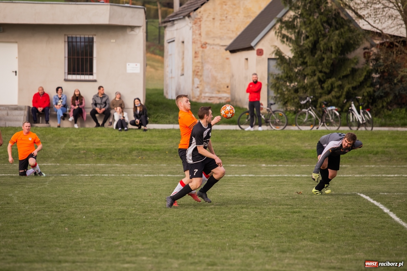 Zdjęcie w galerii na portalu naszraciborz.pl: Cztery gole w trzynaście minut. Artur Leśniak prawie jak Robert Lewandowski [FOTO] wiadomości z regionu