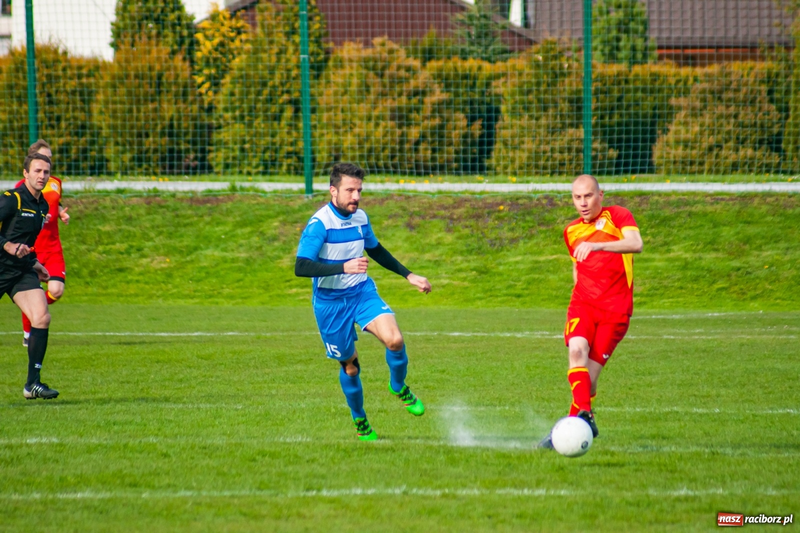 Zdjęcie w galerii na portalu naszraciborz.pl: Kiks bramkarza ustawił spotkanie. Pierwszy komplet punktów Chałupek [FOTO] wiadomości z regionu