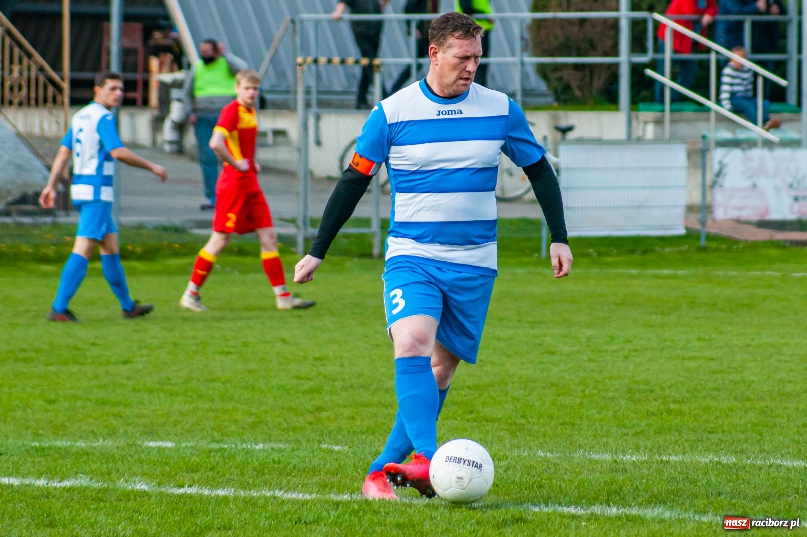 Zdjęcie w galerii na portalu naszraciborz.pl: Kiks bramkarza ustawił spotkanie. Pierwszy komplet punktów Chałupek [FOTO] wiadomości z regionu