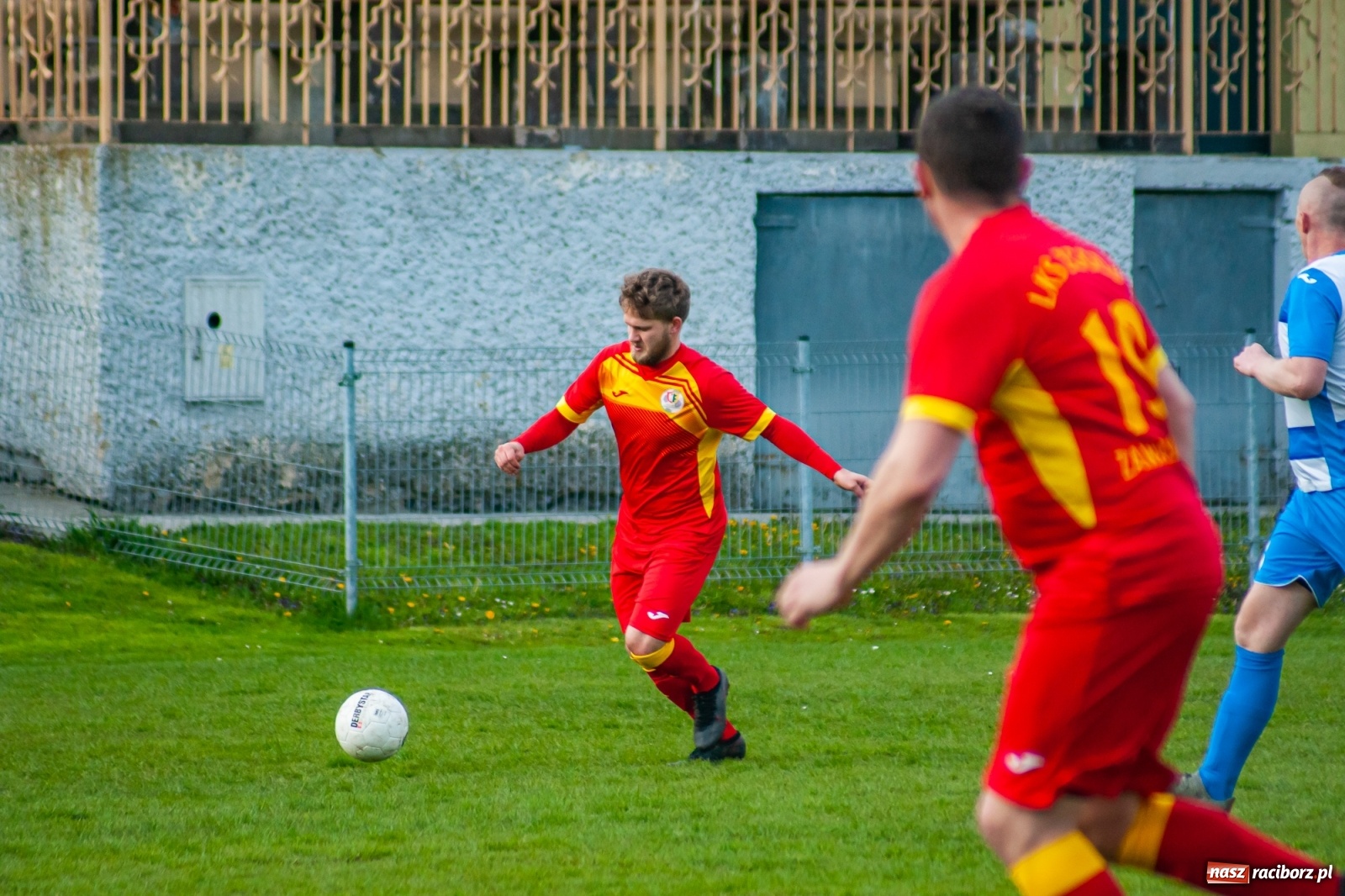 Zdjęcie w galerii na portalu naszraciborz.pl: Kiks bramkarza ustawił spotkanie. Pierwszy komplet punktów Chałupek [FOTO] wiadomości z regionu