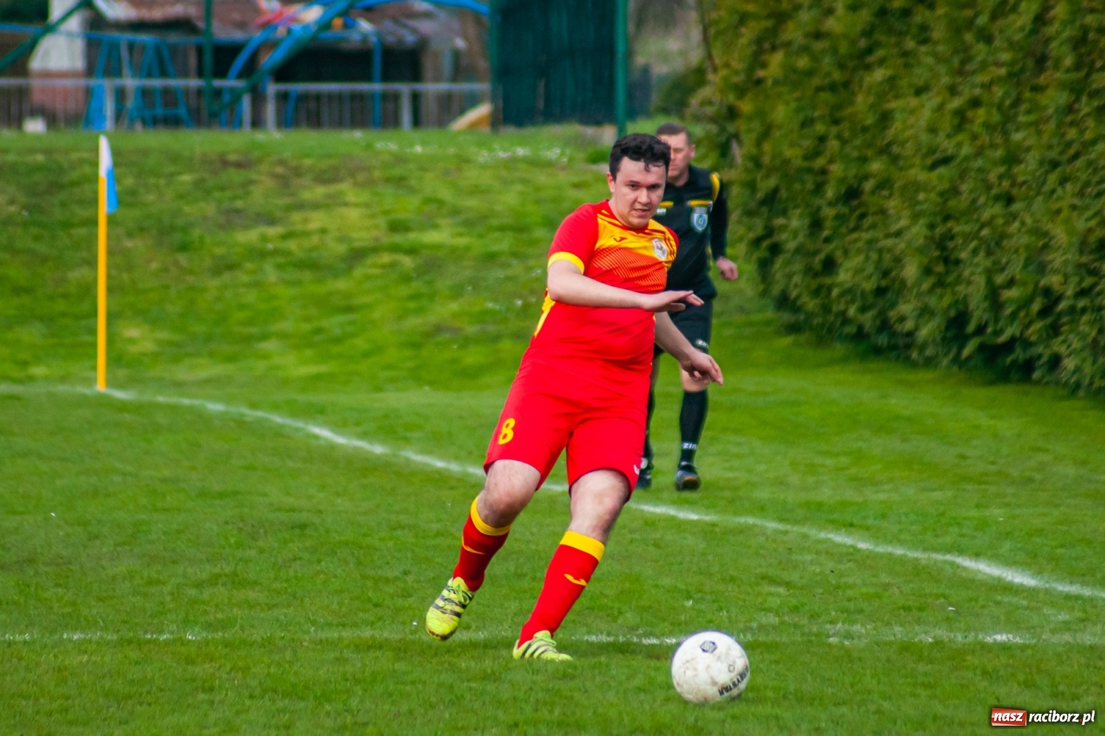 Zdjęcie w galerii na portalu naszraciborz.pl: Kiks bramkarza ustawił spotkanie. Pierwszy komplet punktów Chałupek [FOTO] wiadomości z regionu