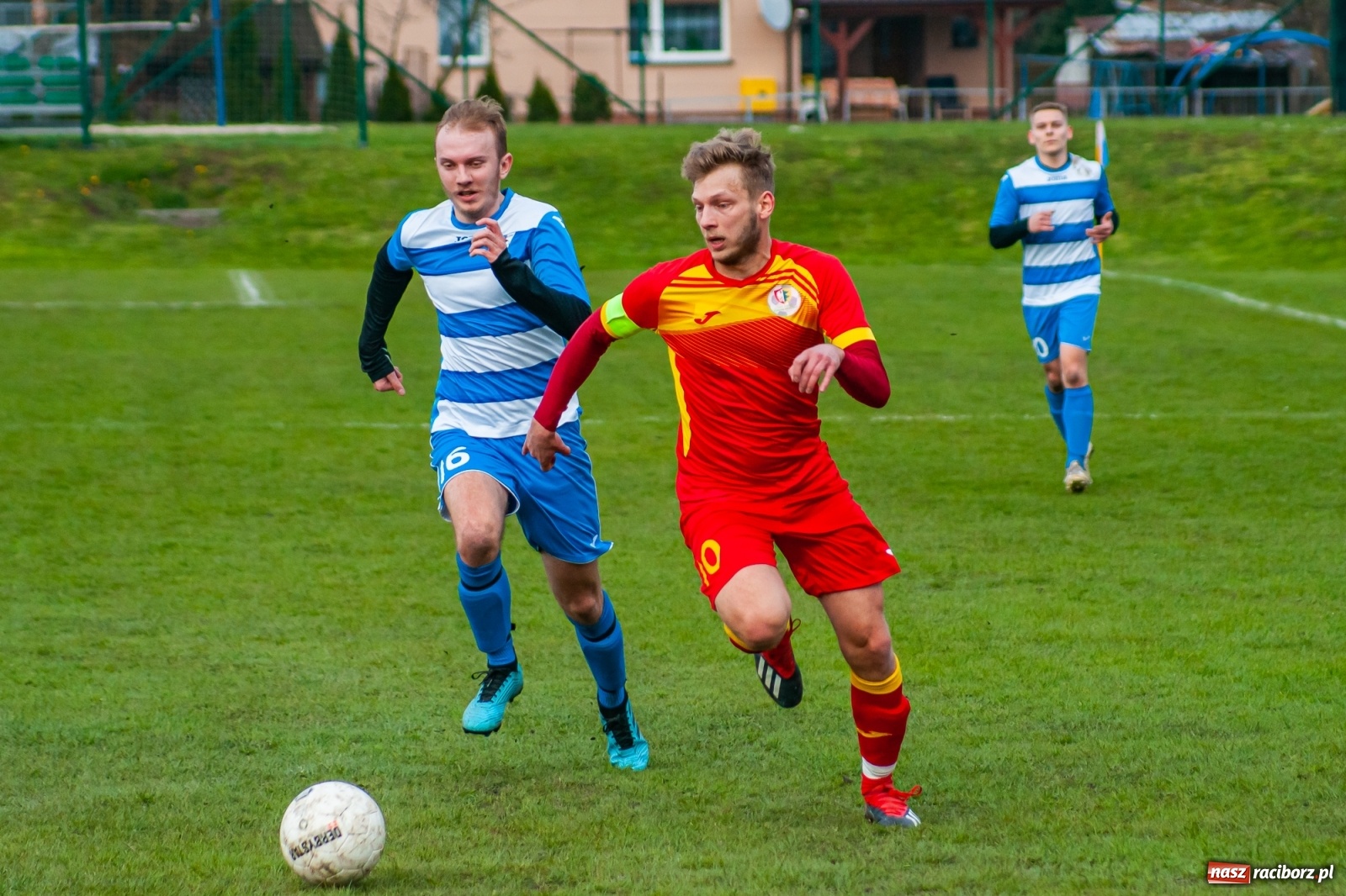 Zdjęcie w galerii na portalu naszraciborz.pl: Kiks bramkarza ustawił spotkanie. Pierwszy komplet punktów Chałupek [FOTO] wiadomości z regionu