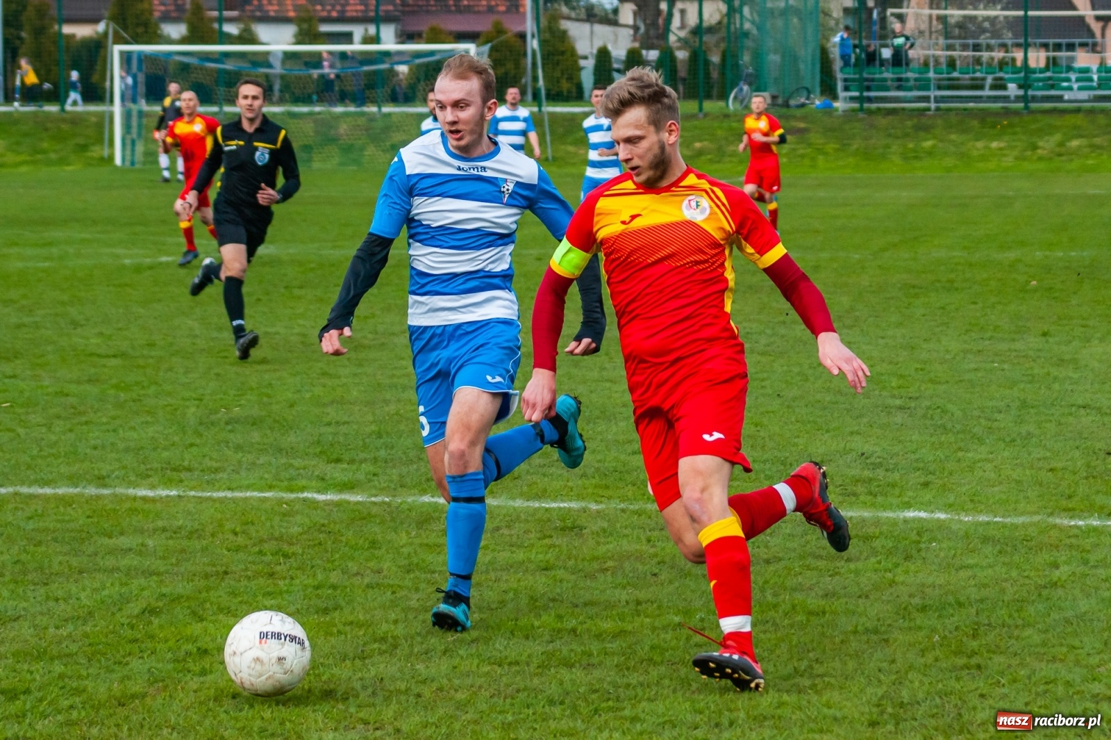 Zdjęcie w galerii na portalu naszraciborz.pl: Kiks bramkarza ustawił spotkanie. Pierwszy komplet punktów Chałupek [FOTO] wiadomości z regionu