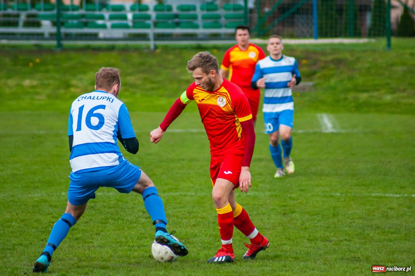 Zdjęcie w galerii na portalu naszraciborz.pl: Kiks bramkarza ustawił spotkanie. Pierwszy komplet punktów Chałupek [FOTO] wiadomości z regionu