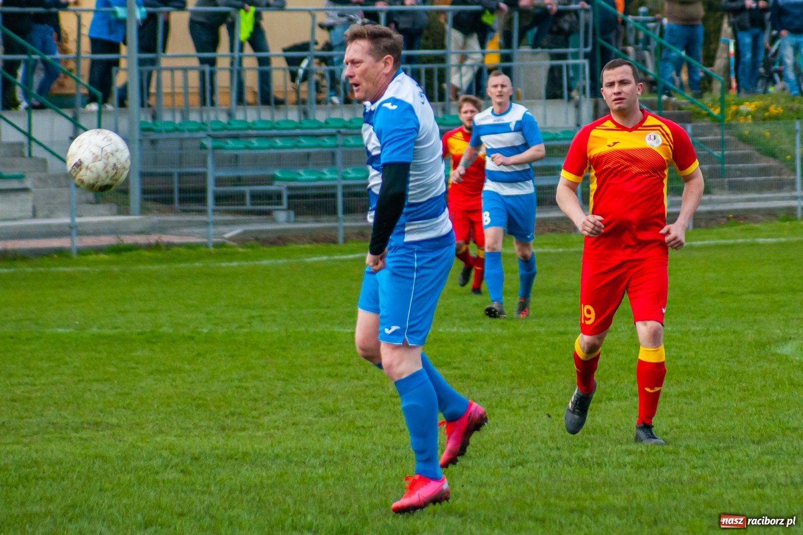 Zdjęcie w galerii na portalu naszraciborz.pl: Kiks bramkarza ustawił spotkanie. Pierwszy komplet punktów Chałupek [FOTO] wiadomości z regionu